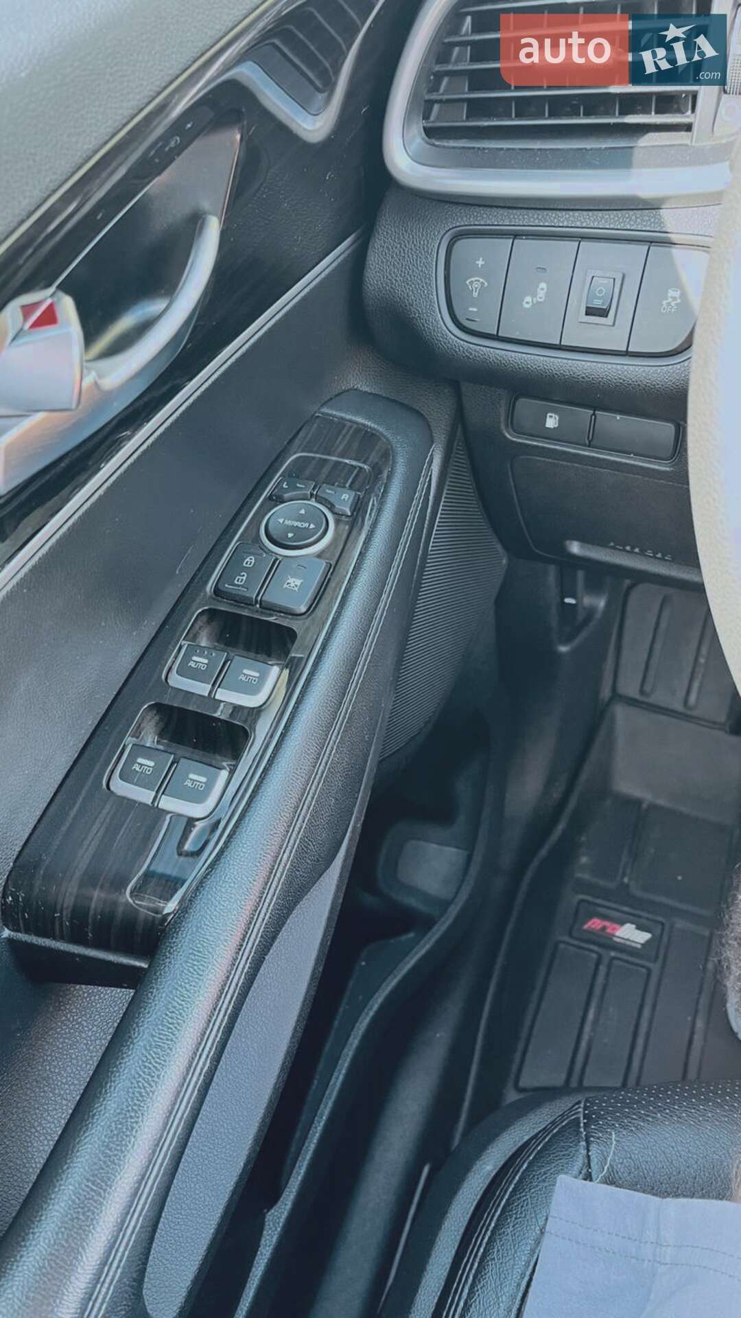 Kia Sorento 2018 VIN 5XYPG4A59KG472593 фото оголошення 26 з 30