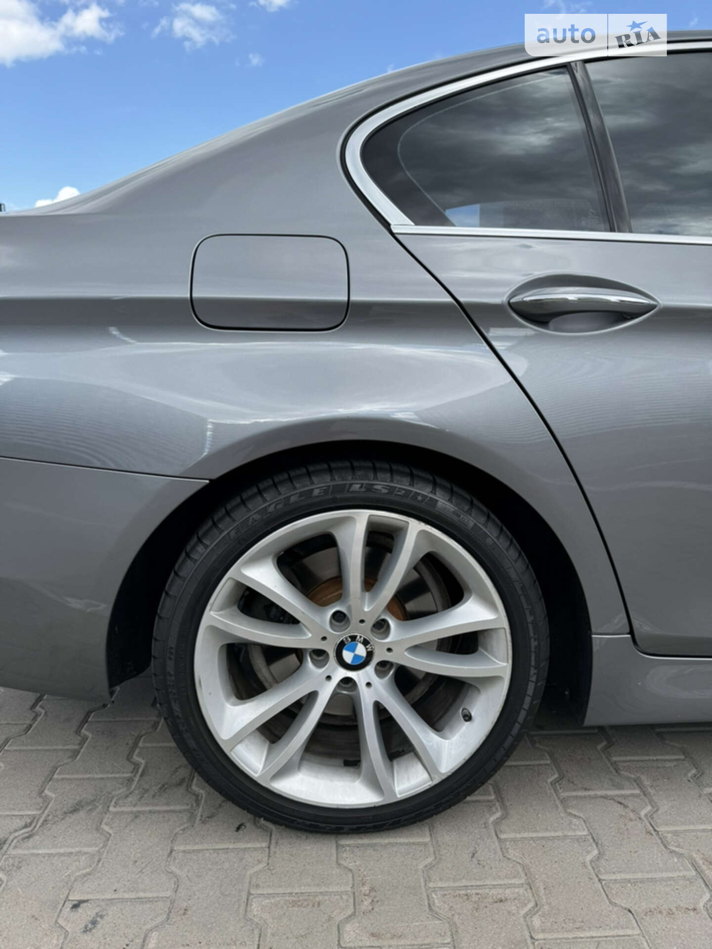 BMW 5 Series 2016 VIN WBA5B1C53GG553138 фото оголошення 9 з 39