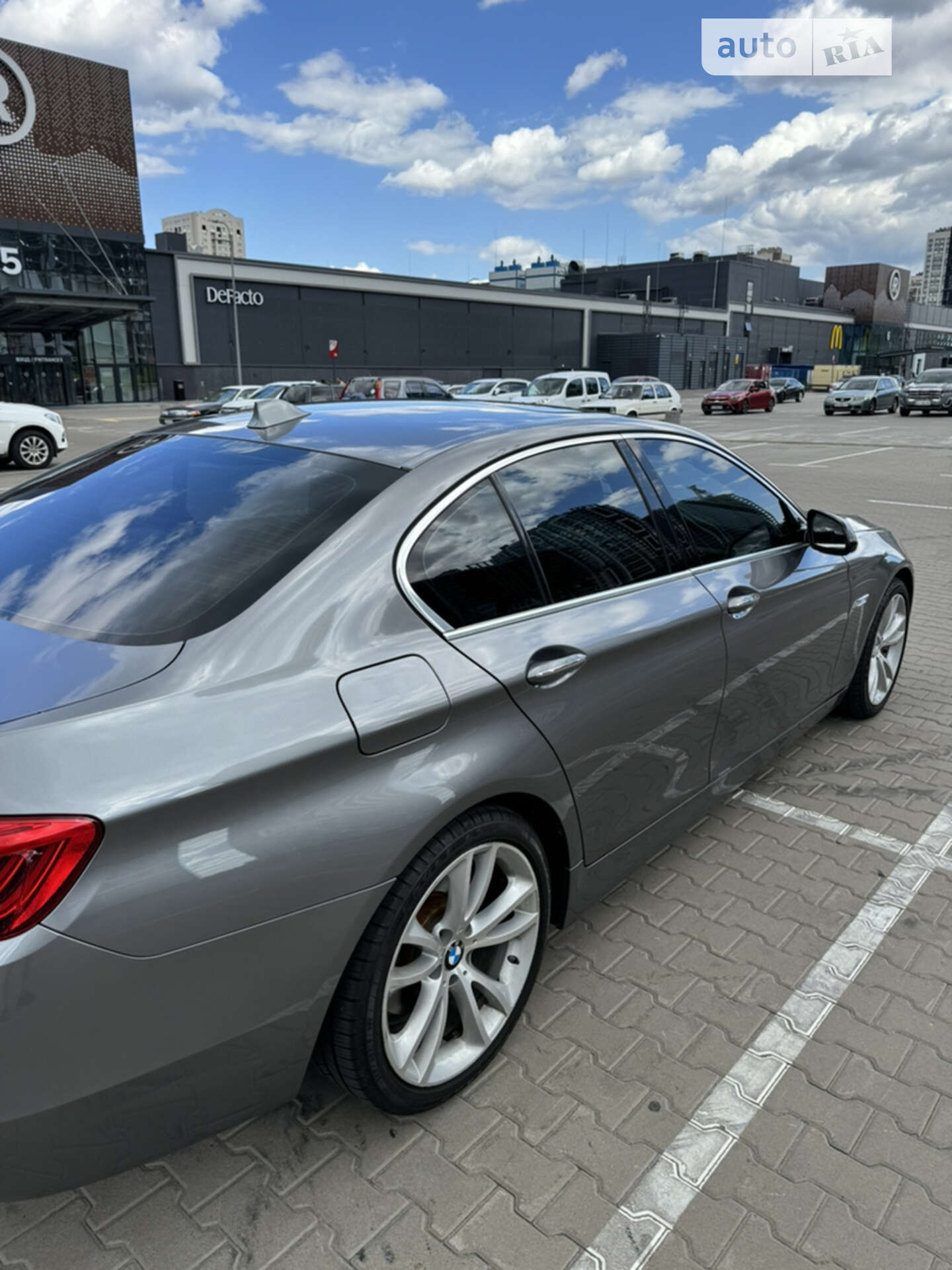 BMW 5 Series 2016 VIN WBA5B1C53GG553138 фото оголошення 10 з 39