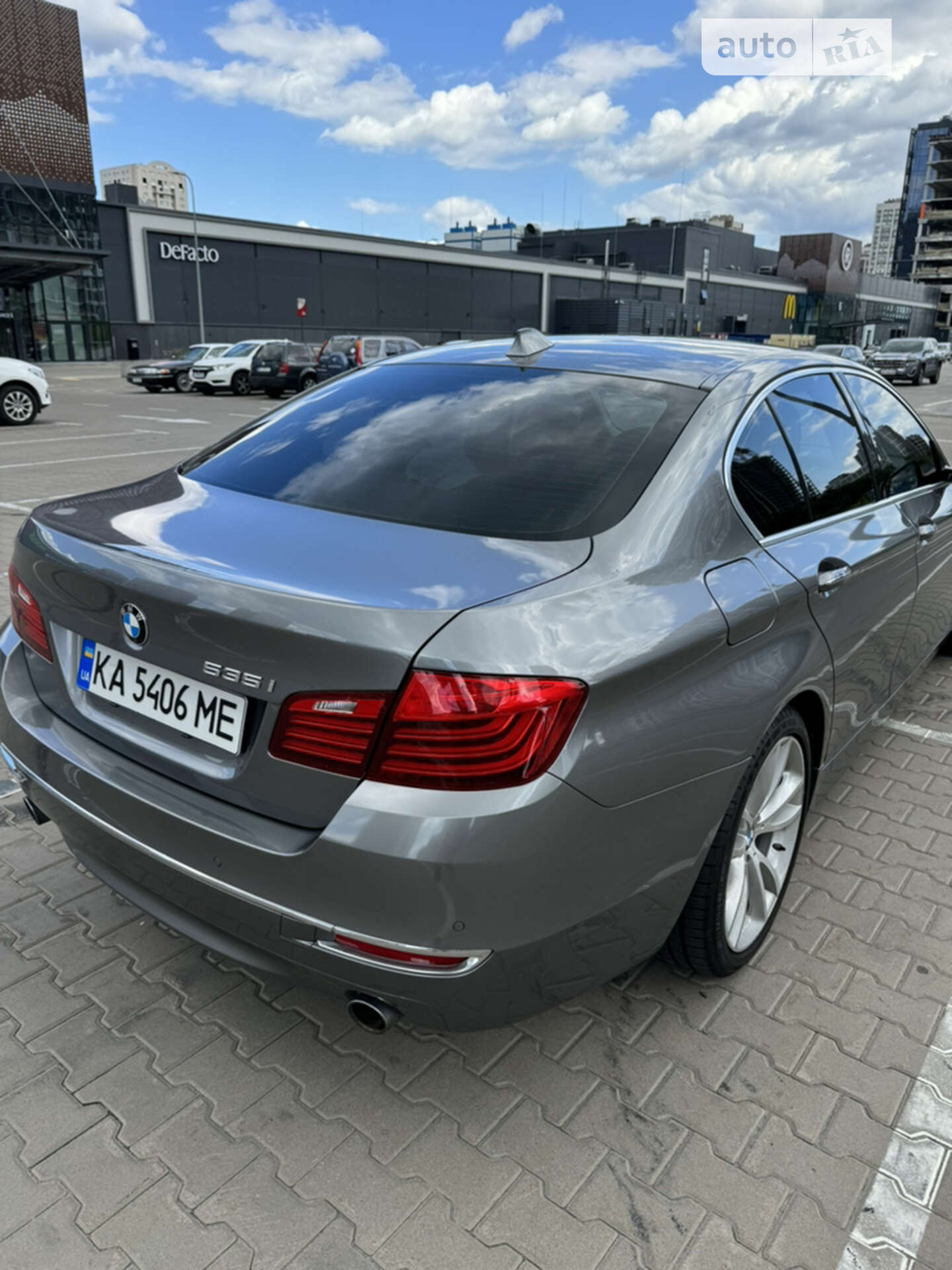 BMW 5 Series 2016 VIN WBA5B1C53GG553138 фото оголошення 8 з 39