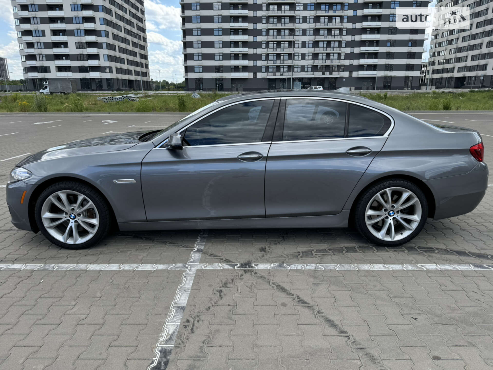 BMW 5 Series 2016 VIN WBA5B1C53GG553138 фото оголошення 13 з 39