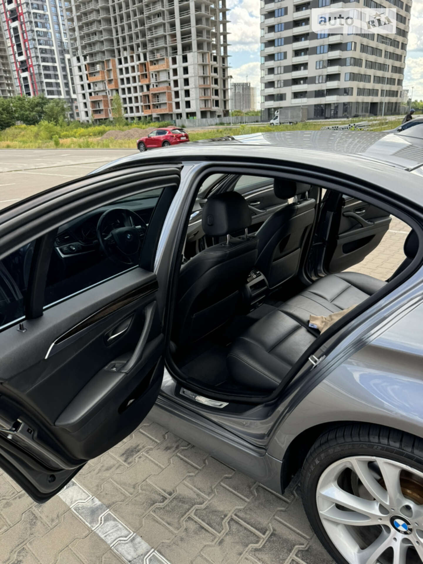 BMW 5 Series 2016 VIN WBA5B1C53GG553138 фото оголошення 18 з 39