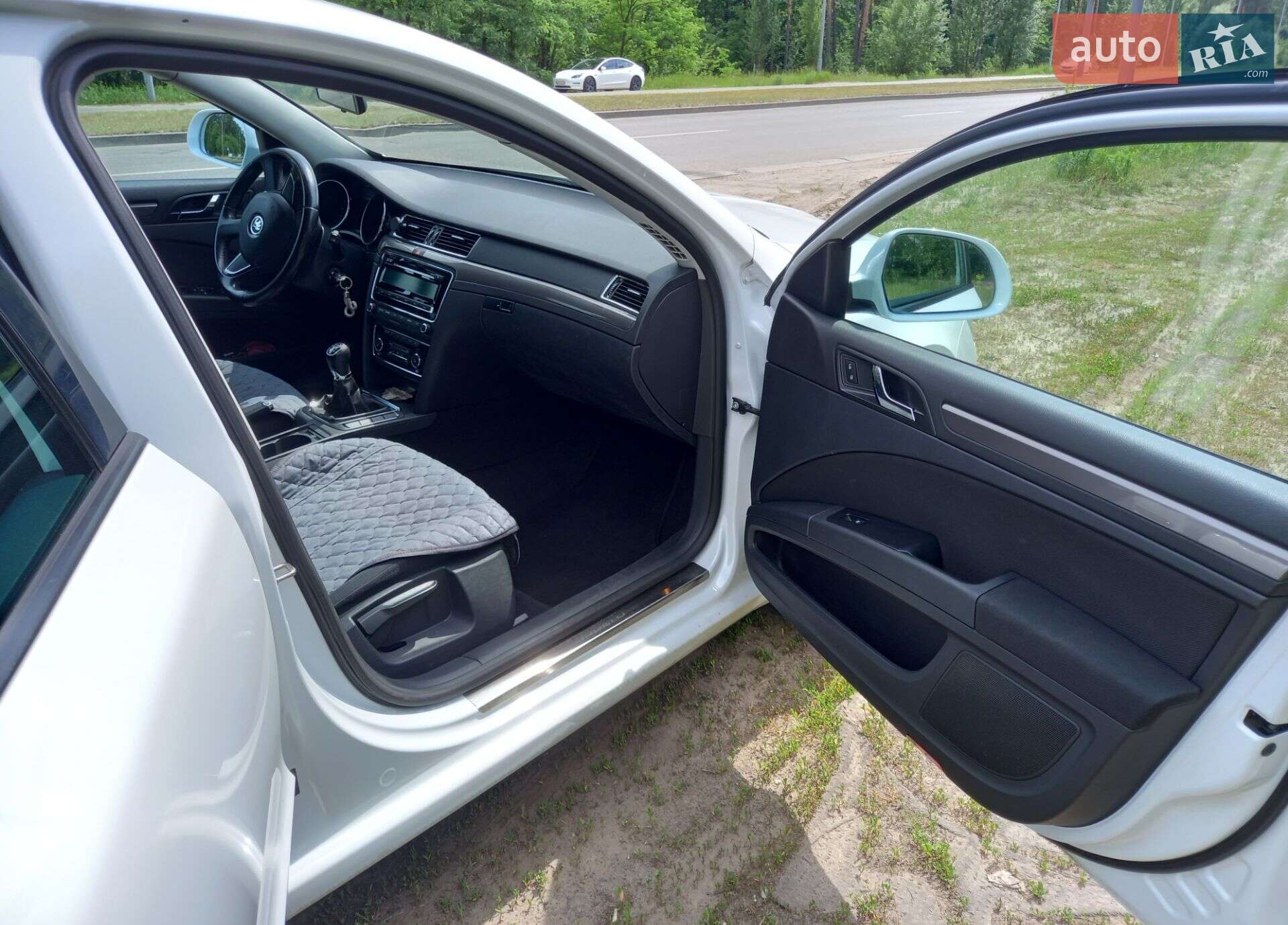 Skoda Superb 2015 VIN TMBAE73T0F9037445 фото оголошення 12 з 29