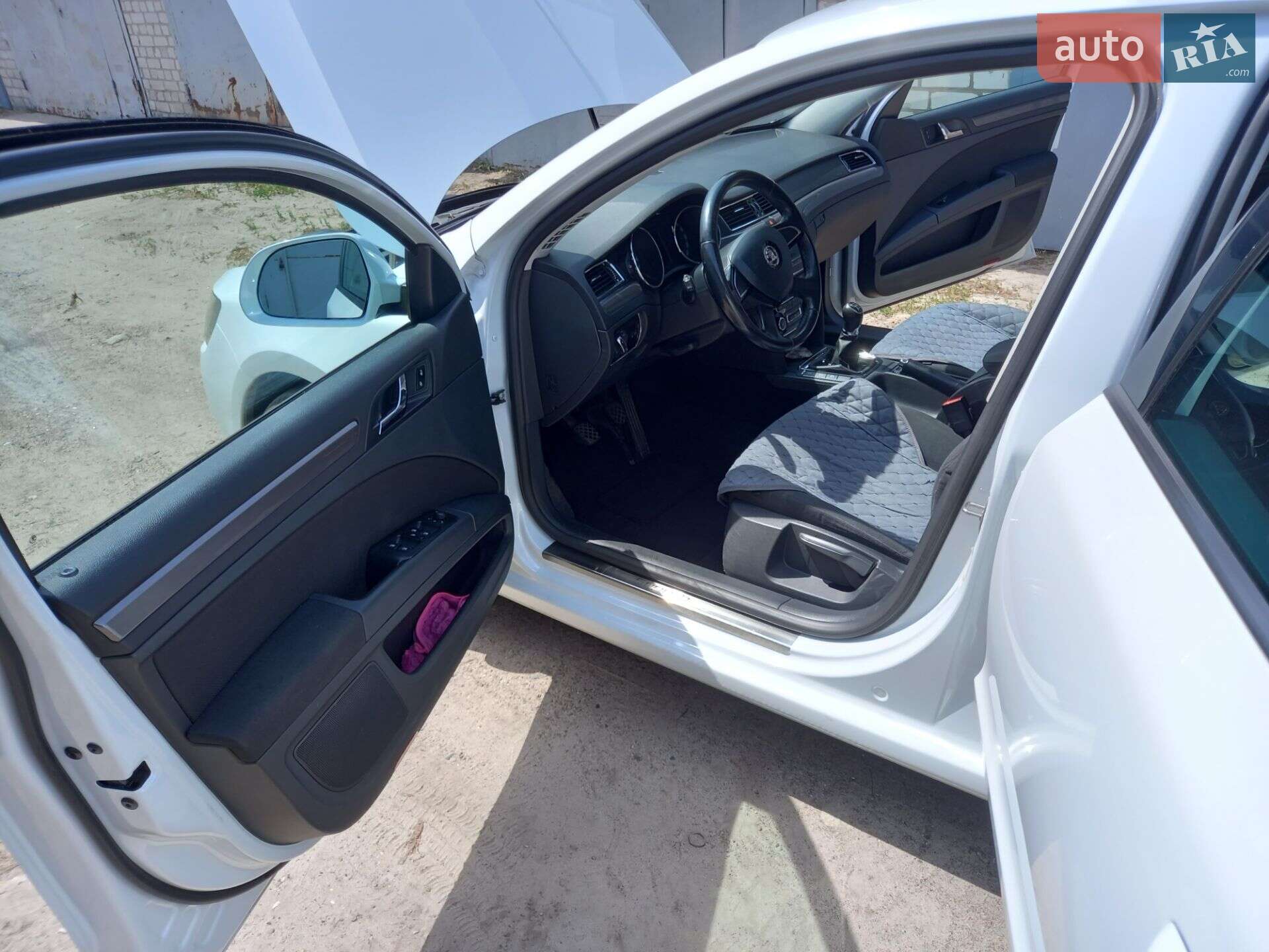 Skoda Superb 2015 VIN TMBAE73T0F9037445 фото оголошення 26 з 29