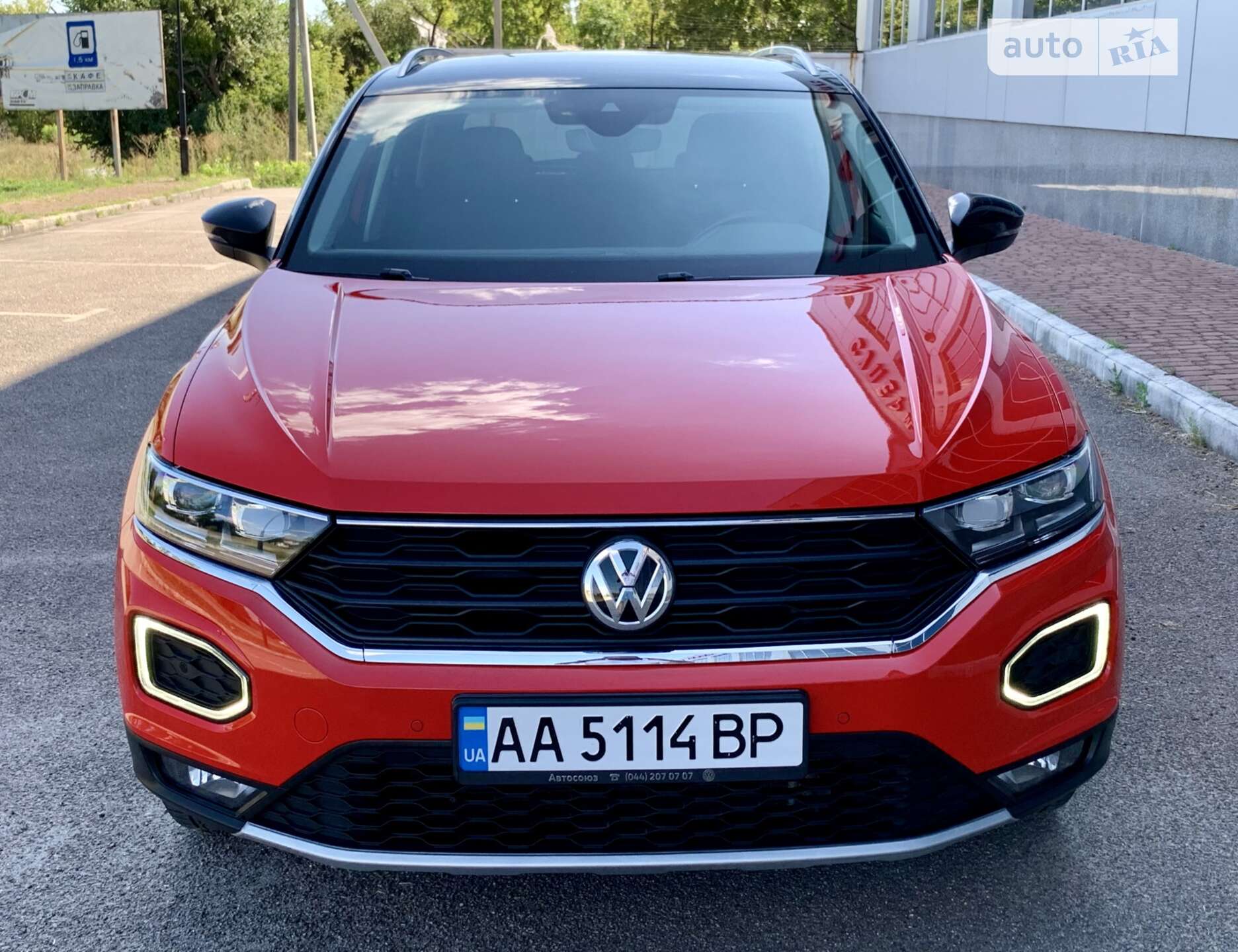 Volkswagen T-Roc 2019 VIN WVGZZZA1ZKV174398 фото оголошення 2 з 56