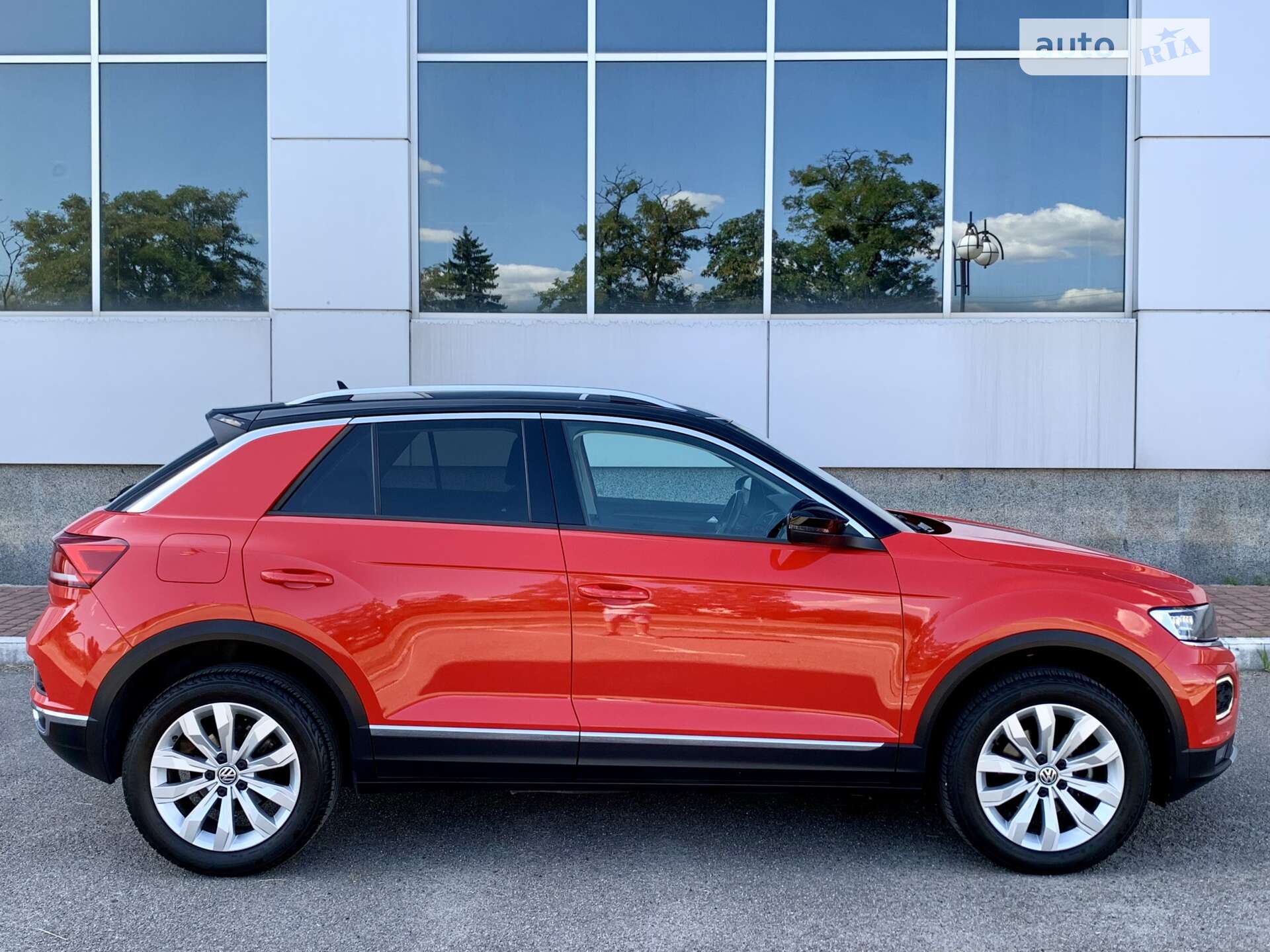 Volkswagen T-Roc 2019 VIN WVGZZZA1ZKV174398 фото оголошення 4 з 56