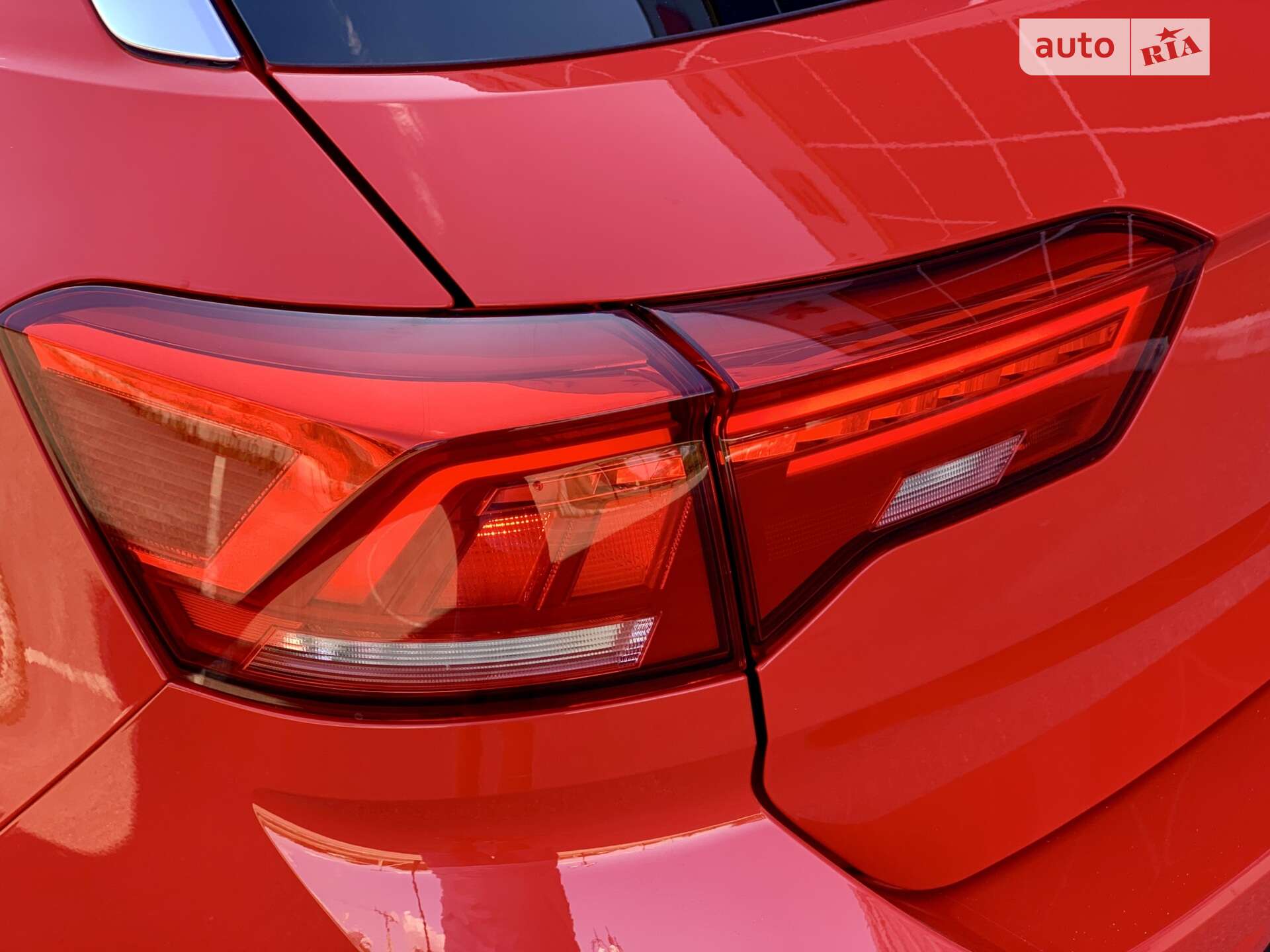 Volkswagen T-Roc 2019 VIN WVGZZZA1ZKV174398 фото оголошення 19 з 56