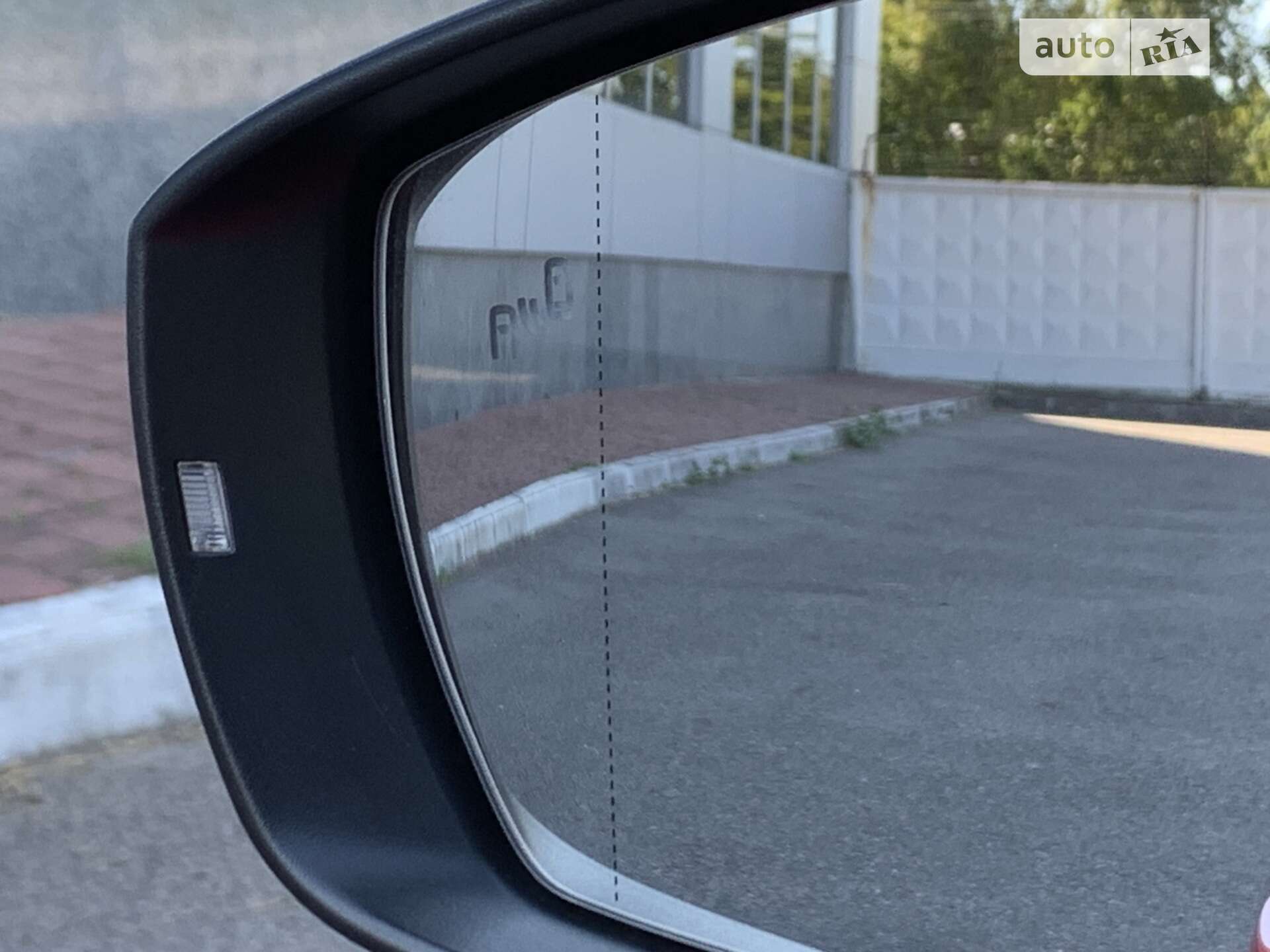 Volkswagen T-Roc 2019 VIN WVGZZZA1ZKV174398 фото оголошення 25 з 56
