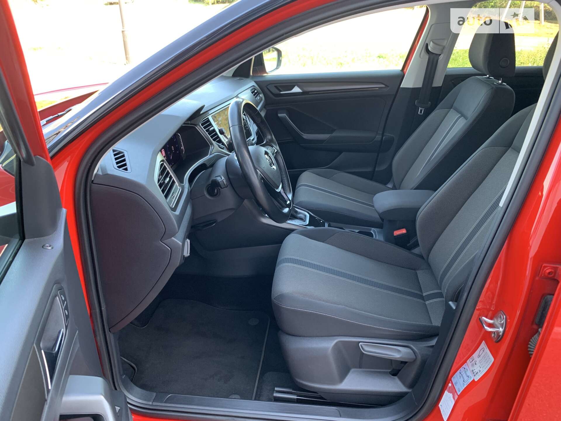 Volkswagen T-Roc 2019 VIN WVGZZZA1ZKV174398 фото оголошення 35 з 56