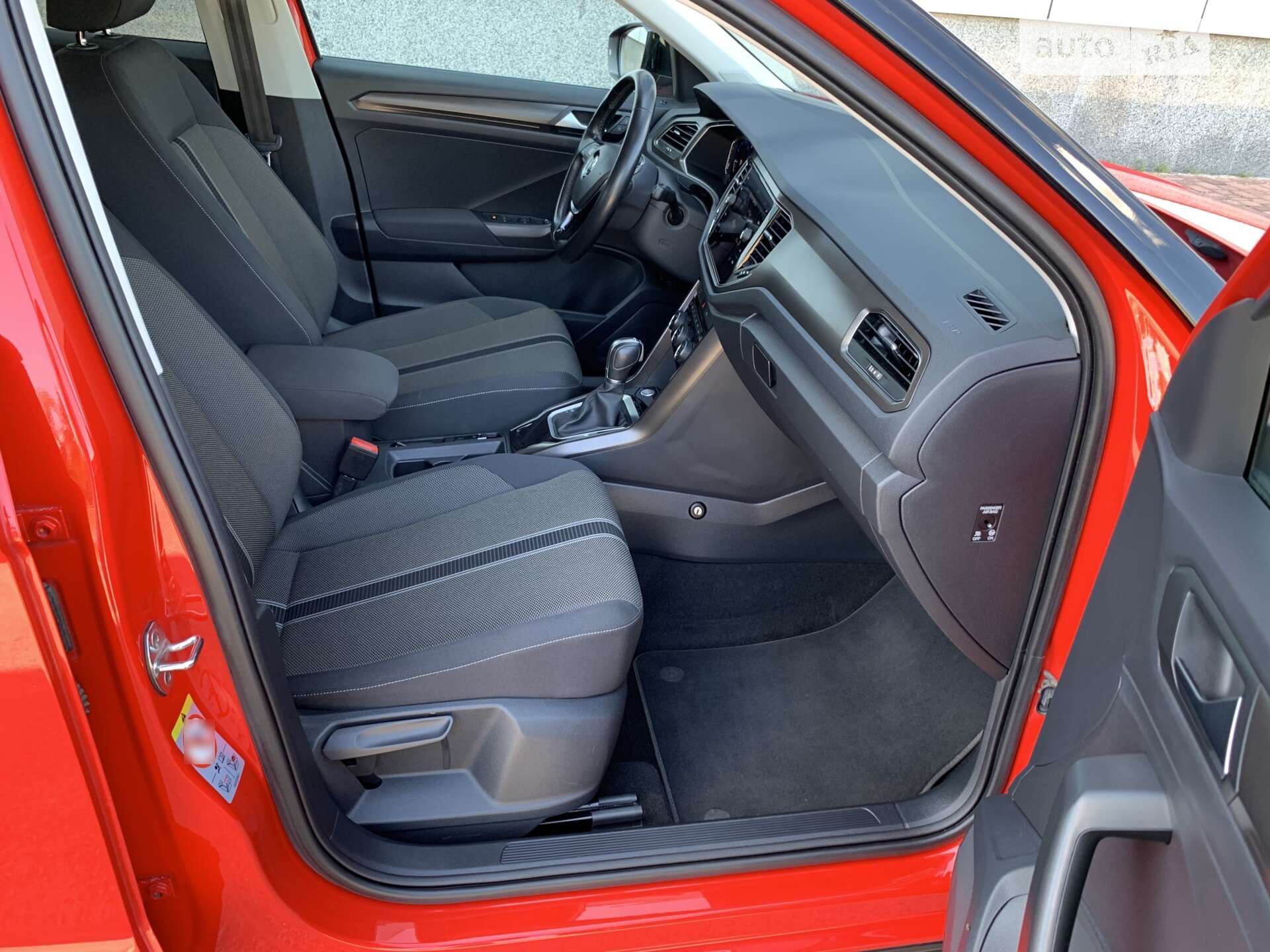 Volkswagen T-Roc 2019 VIN WVGZZZA1ZKV174398 фото оголошення 39 з 56