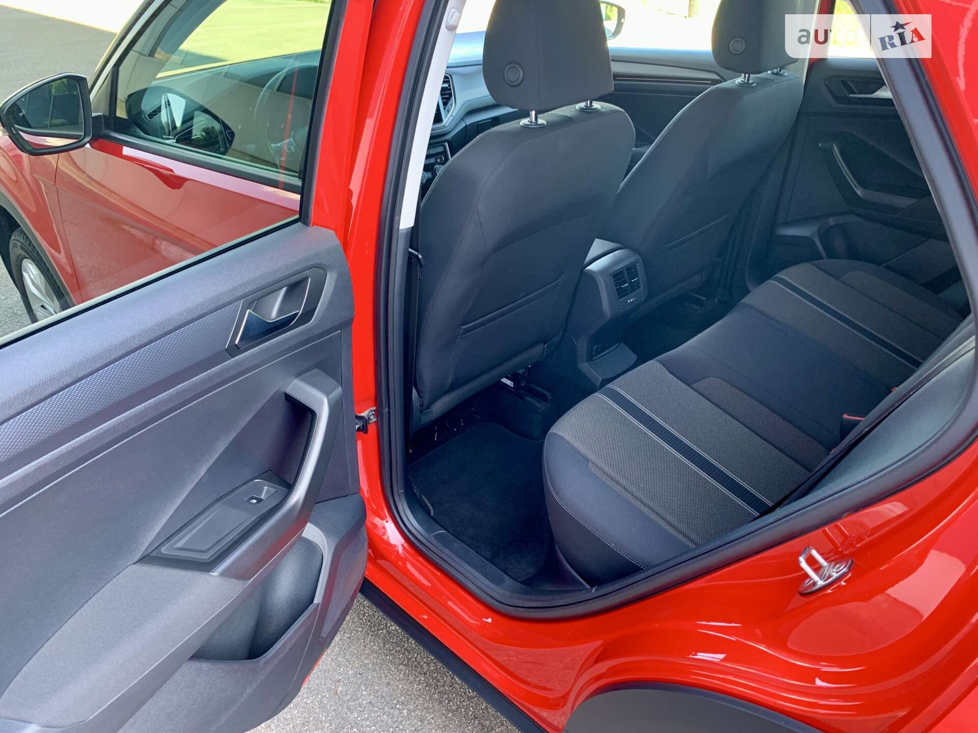 Volkswagen T-Roc 2019 VIN WVGZZZA1ZKV174398 фото оголошення 41 з 56