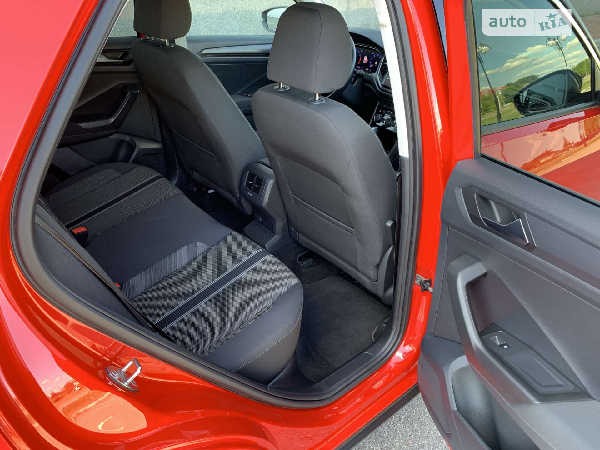 Volkswagen T-Roc 2019 VIN WVGZZZA1ZKV174398 фото оголошення 42 з 56