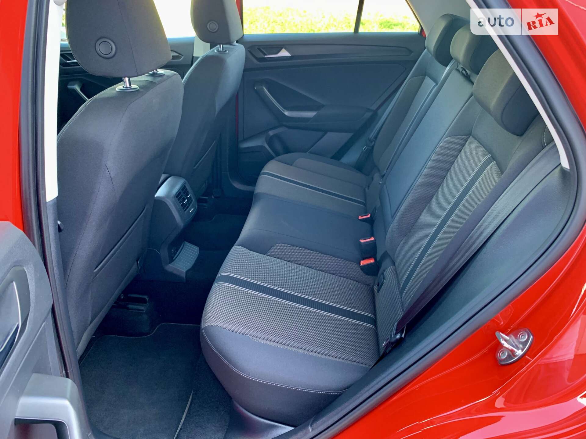 Volkswagen T-Roc 2019 VIN WVGZZZA1ZKV174398 фото оголошення 43 з 56