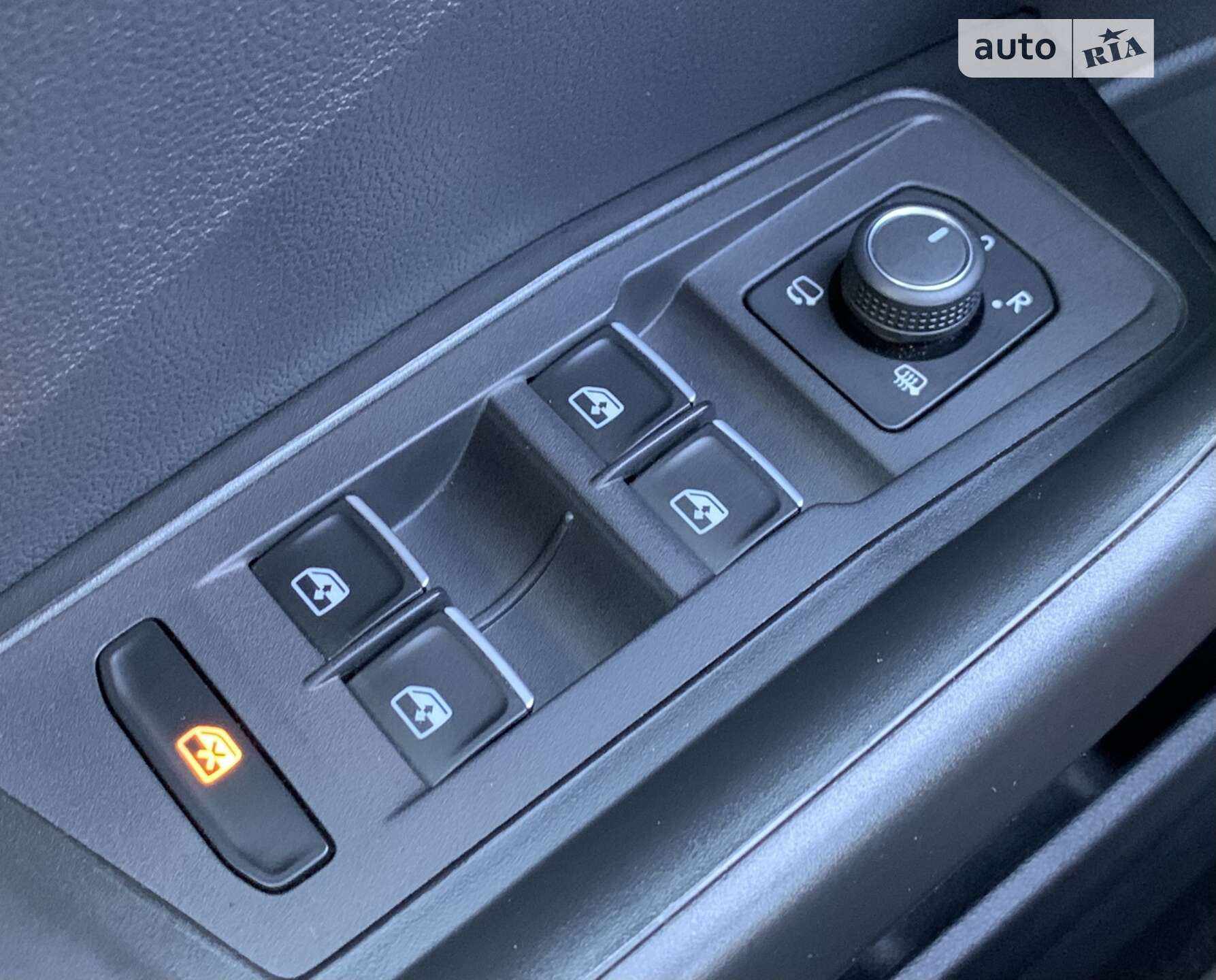 Volkswagen T-Roc 2019 VIN WVGZZZA1ZKV174398 фото оголошення 49 з 56