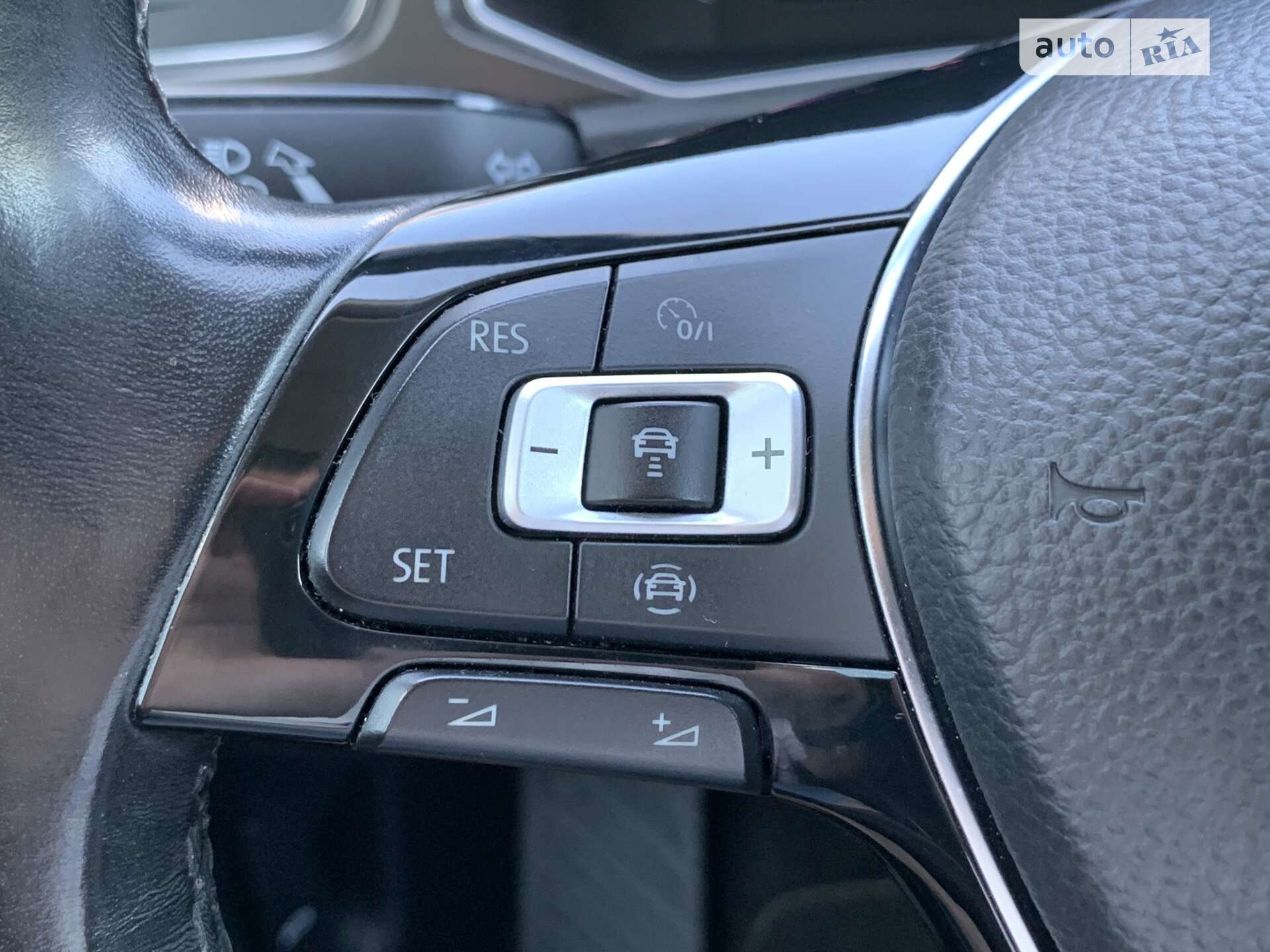 Volkswagen T-Roc 2019 VIN WVGZZZA1ZKV174398 фото оголошення 51 з 56