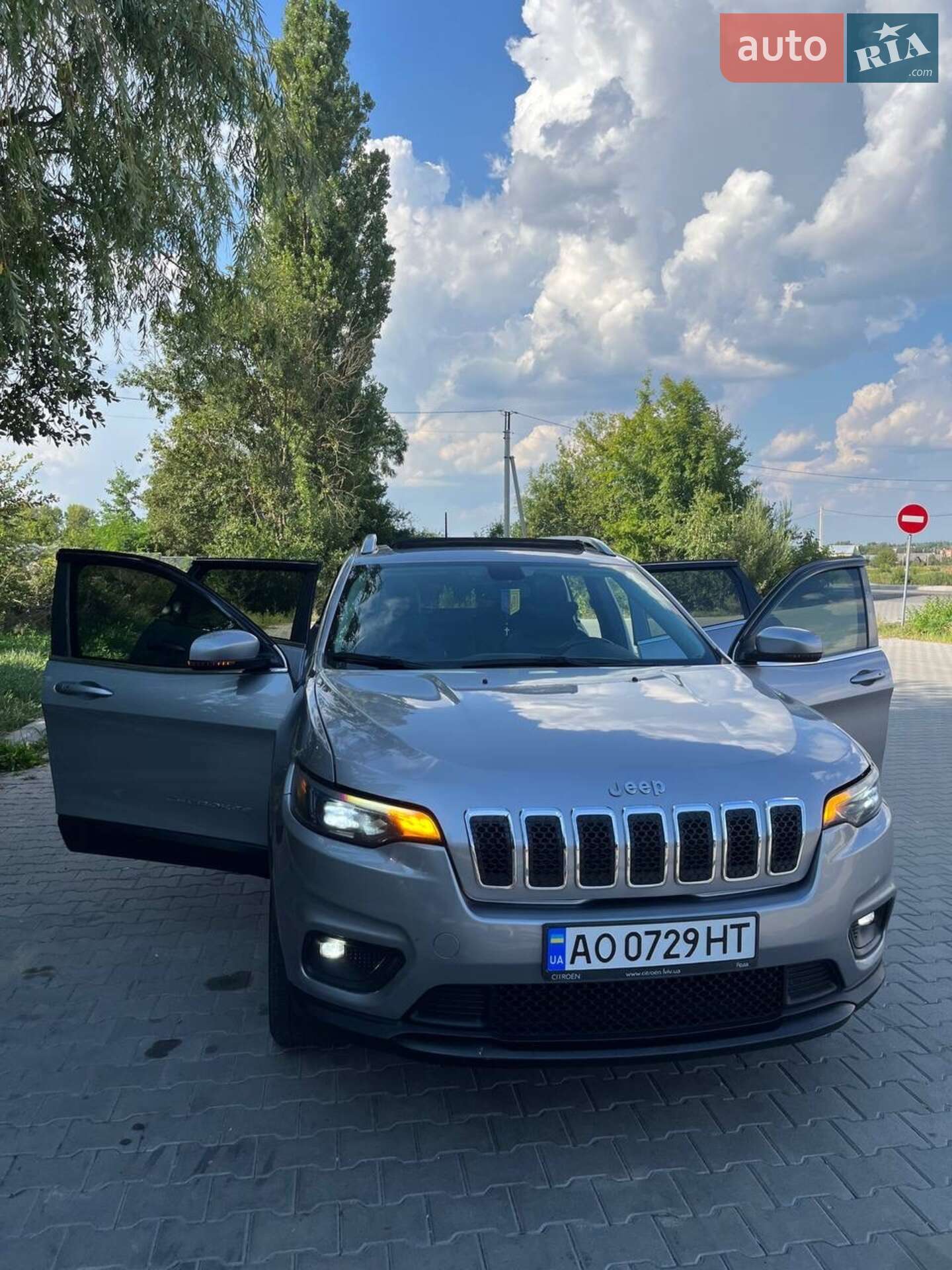 Jeep Cherokee 2019 VIN 1C4PJMLB0KD104290 фото оголошення 8 з 25