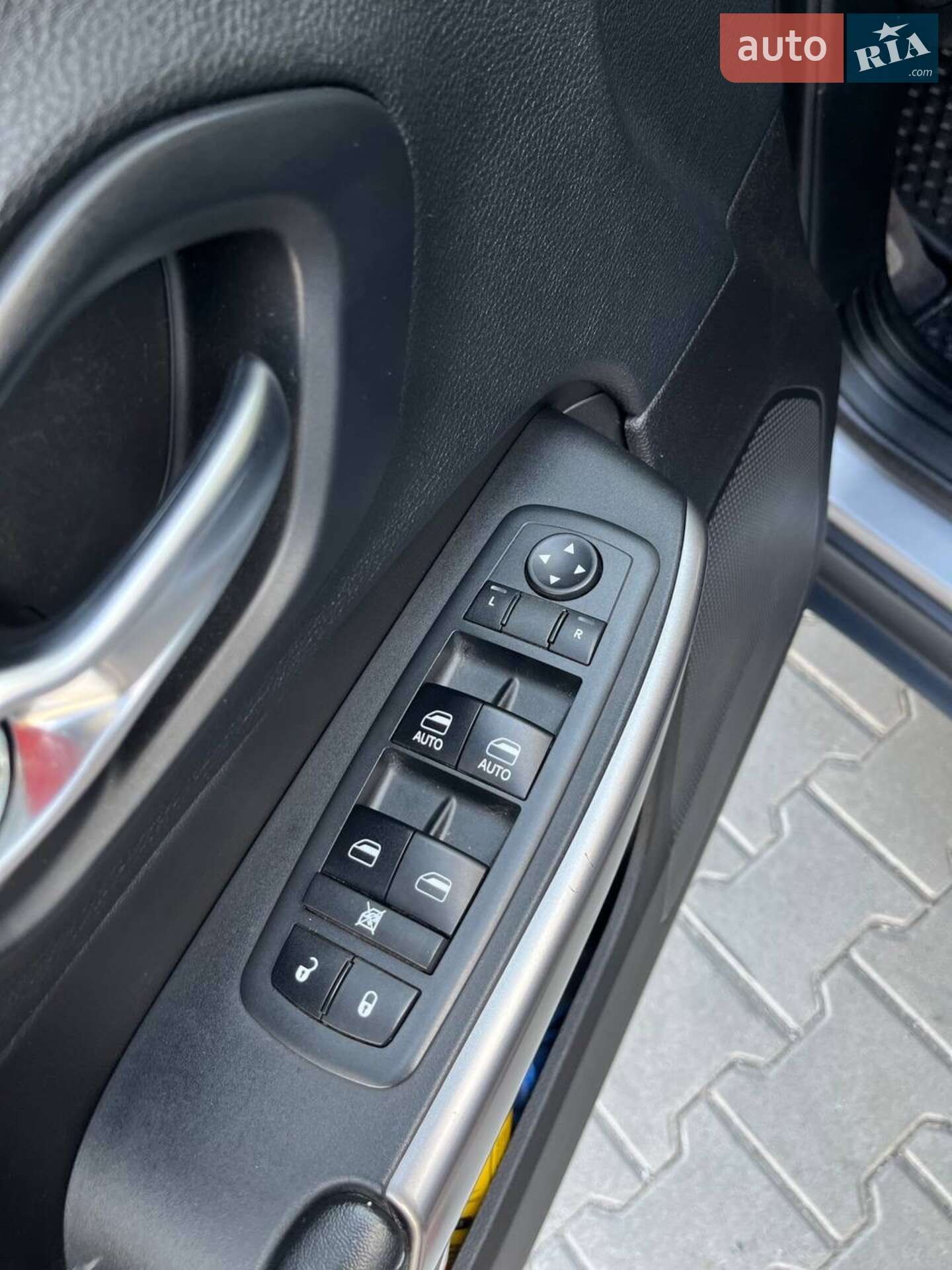 Jeep Cherokee 2019 VIN 1C4PJMLB0KD104290 фото оголошення 17 з 25