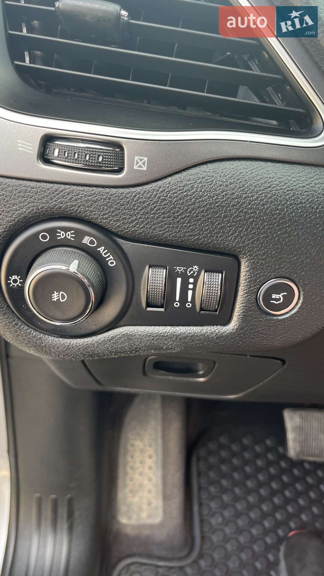 Jeep Cherokee 2019 VIN 1C4PJMLB0KD104290 фото оголошення 23 з 25