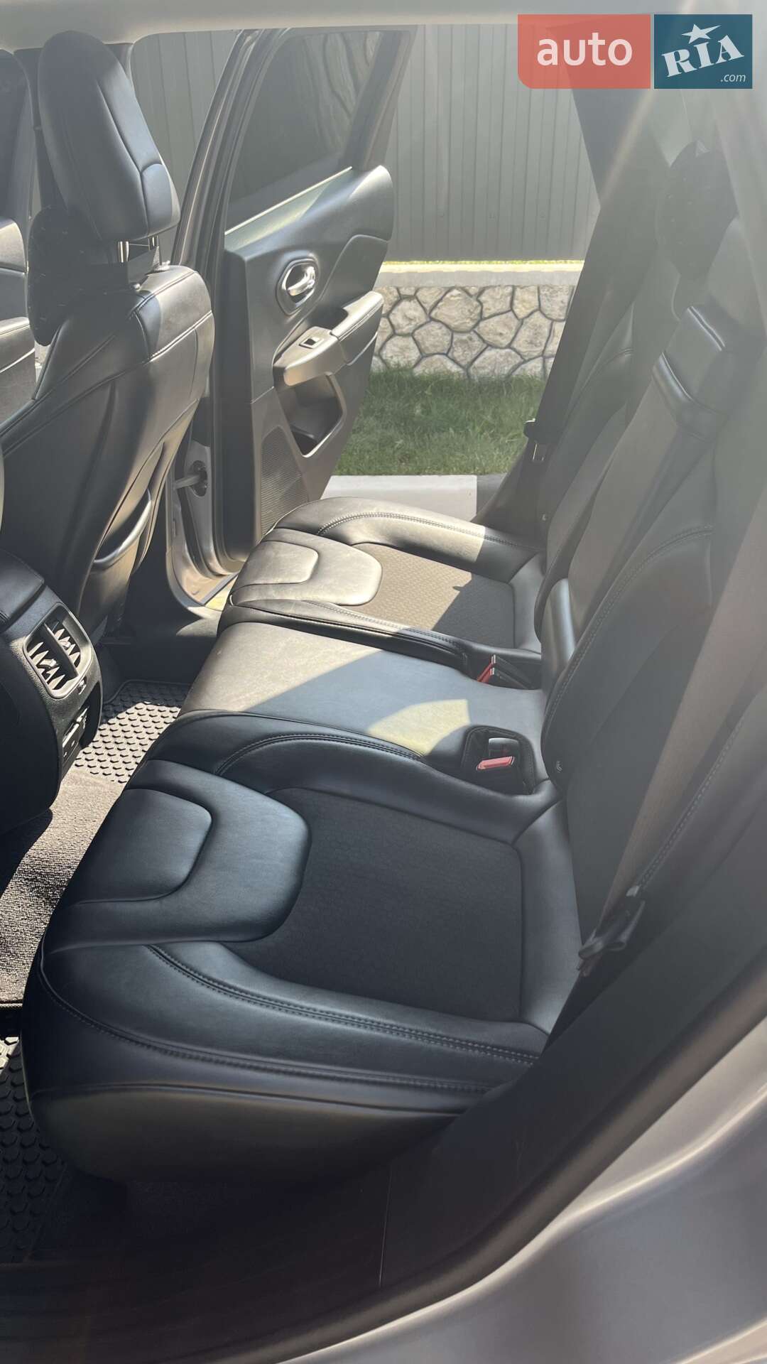 Jeep Cherokee 2019 VIN 1C4PJMLB0KD104290 фото оголошення 24 з 25