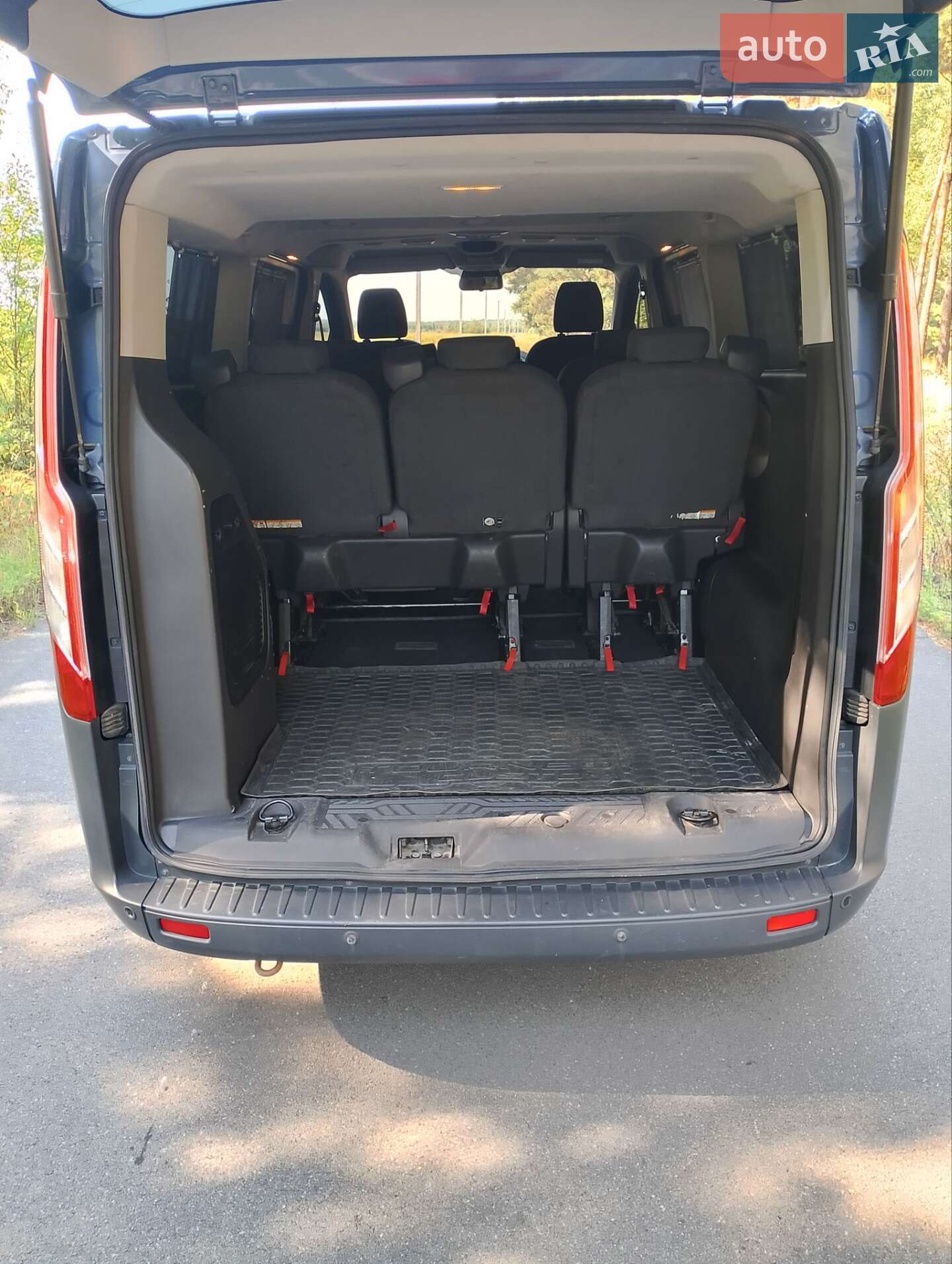 Ford Tourneo Custom 2017 VIN WF03XXTTG3HK05064 фото оголошення 14 з 17