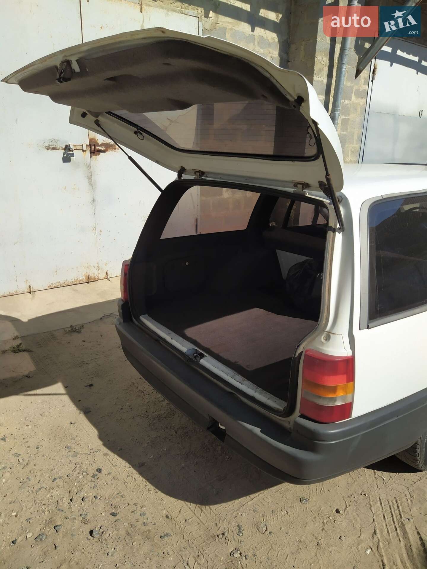 Opel Omega 1989 VIN W0L000066K1171822 фото оголошення 18 з 24