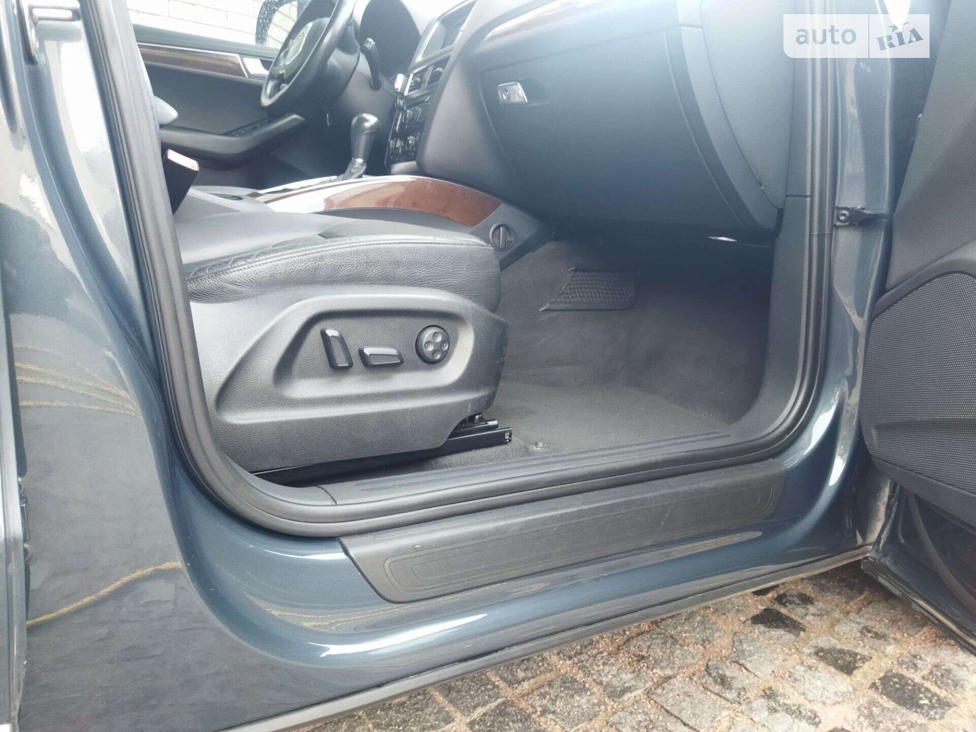 Audi Q5 2011 VIN WA1CFAFP2BA062468 фото оголошення 17 з 78