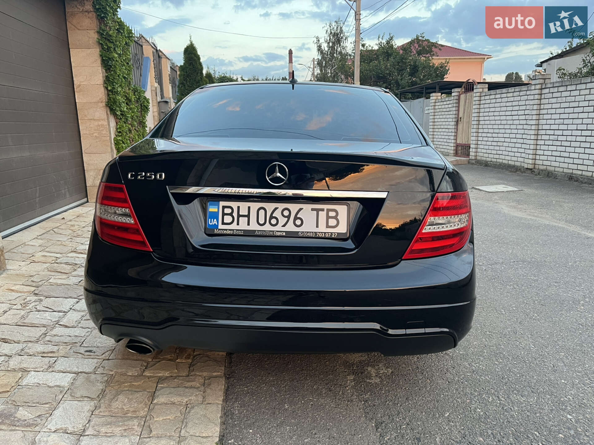 Mercedes-Benz C-Class 2014 VIN WDDGF4HB7EA939227 фото оголошення 4 з 17