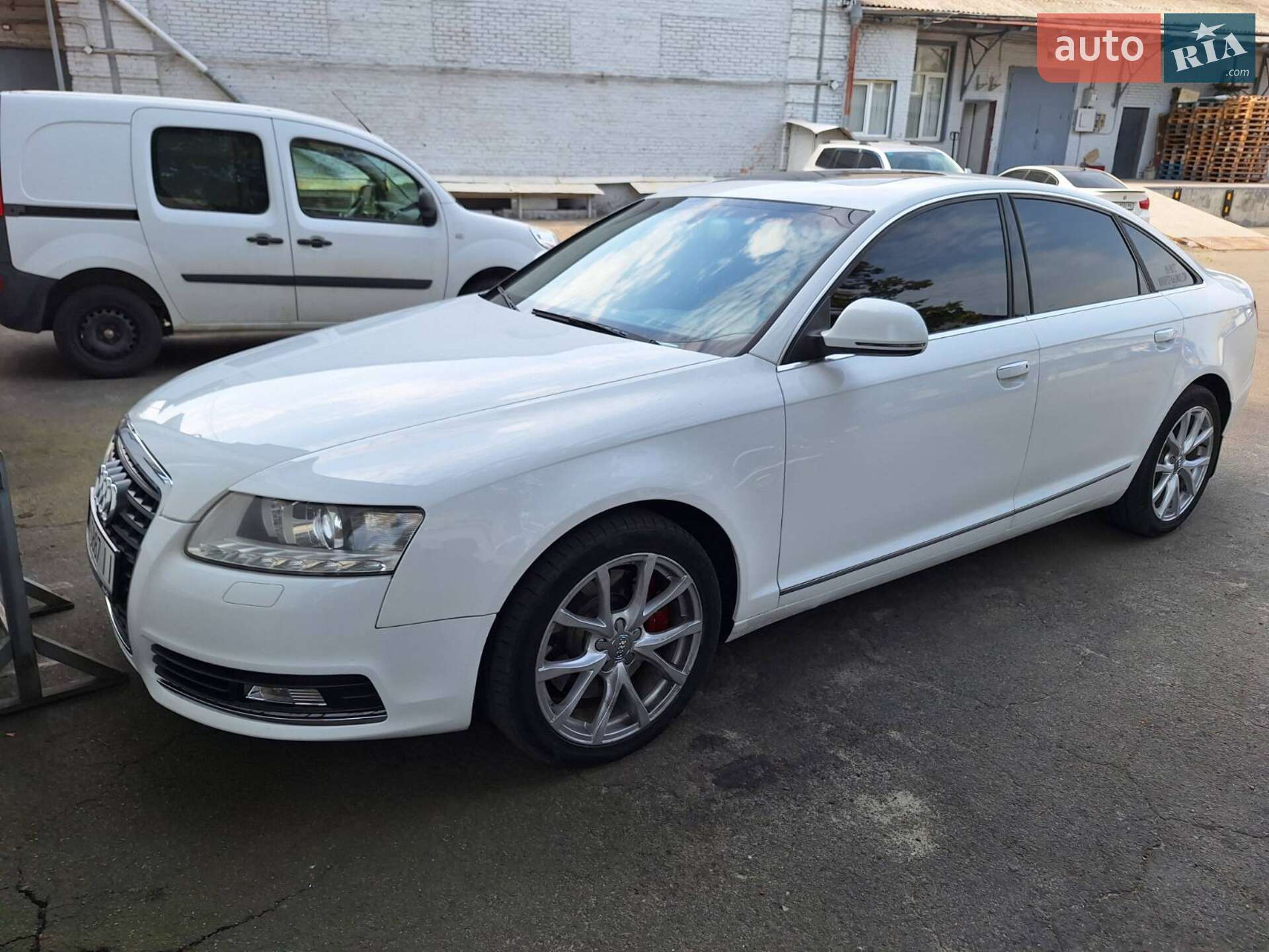 Audi A6 2010 VIN WAUFGAFB1BN024296 фото оголошення 2 з 29
