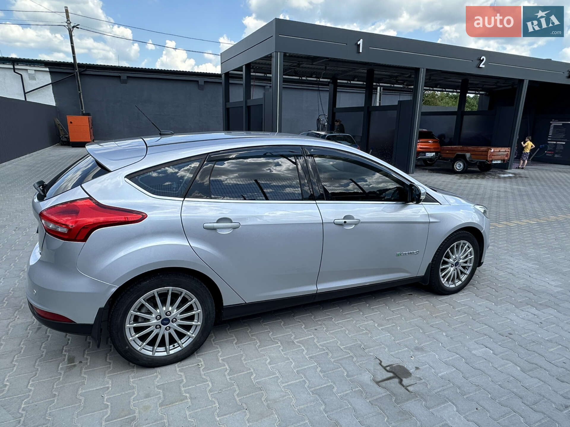 Ford Focus 2016 VIN 1FADP3R41GL399889 фото оголошення 6 з 9