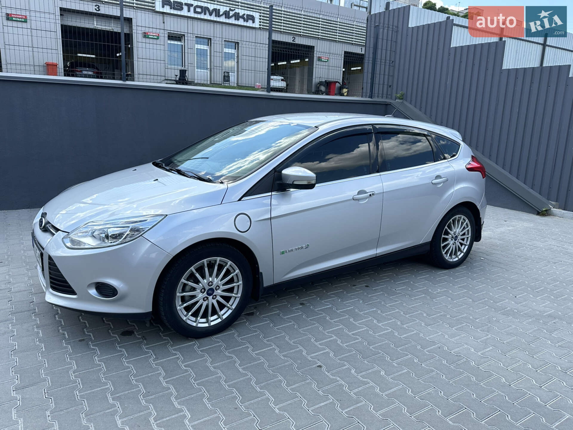 Ford Focus 2016 VIN 1FADP3R41GL399889 фото оголошення 7 з 9