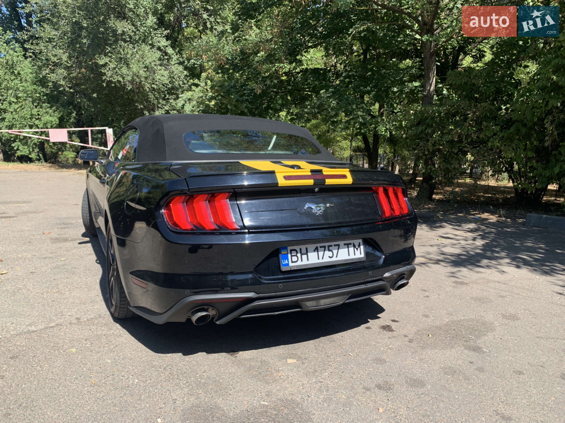 Ford Mustang 2019 VIN 1FATP8UH2L5125960 фото оголошення 12 з 14