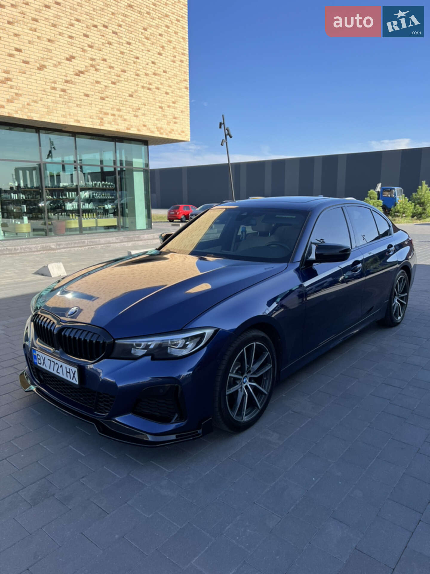 BMW 3 Series 2019 VIN WBA5R1C57KAK07424 фото оголошення 2 з 22