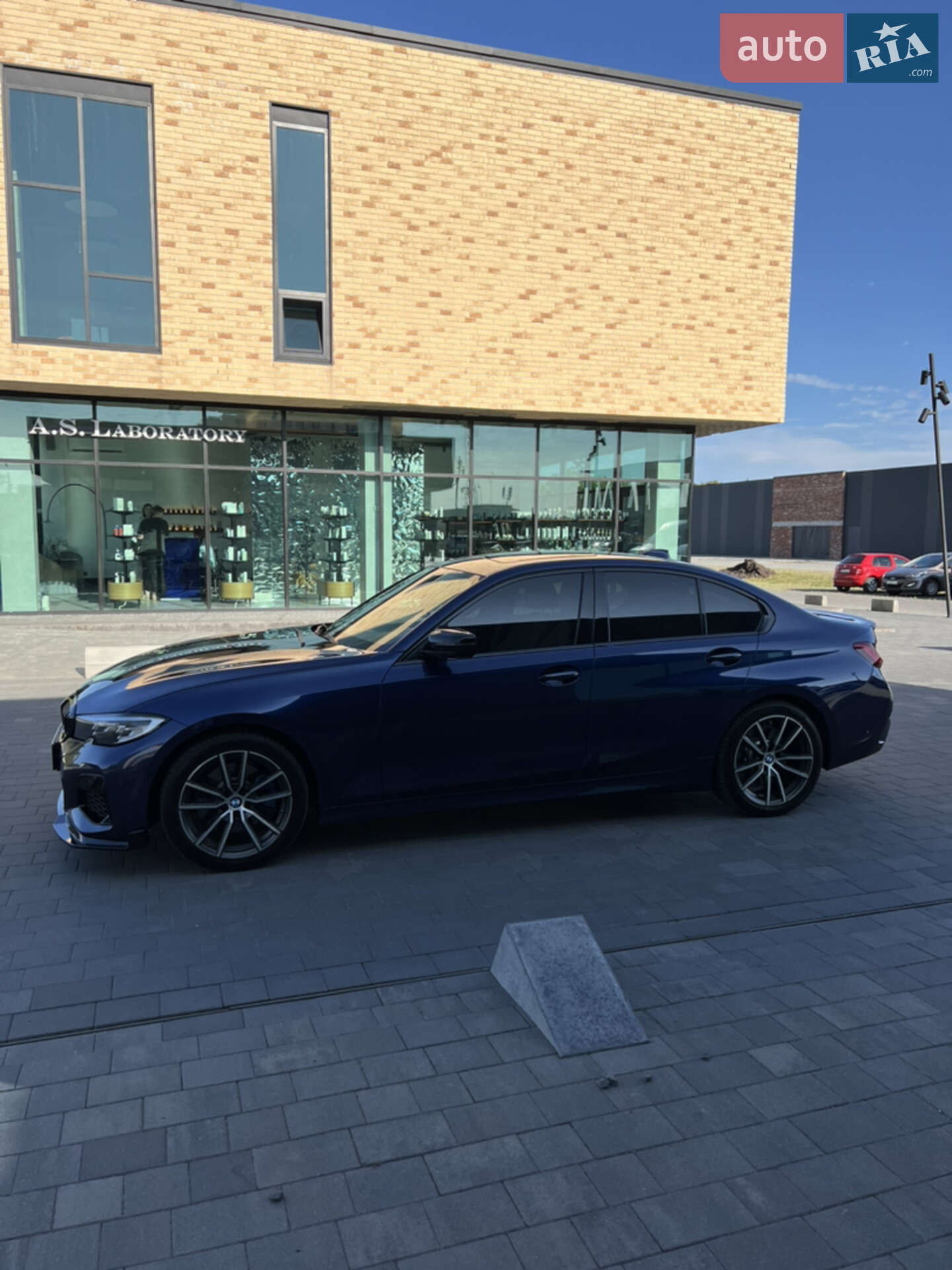 BMW 3 Series 2019 VIN WBA5R1C57KAK07424 фото оголошення 12 з 22