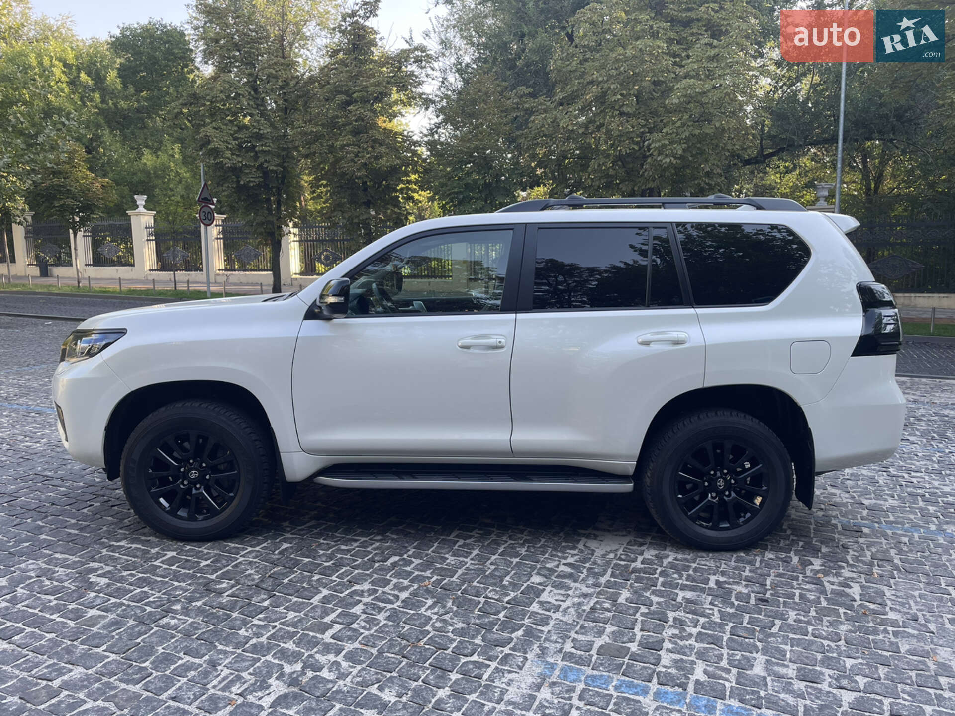 Toyota Land Cruiser Prado 2020 VIN JTEBU3FJ90K195577 фото оголошення 3 з 13
