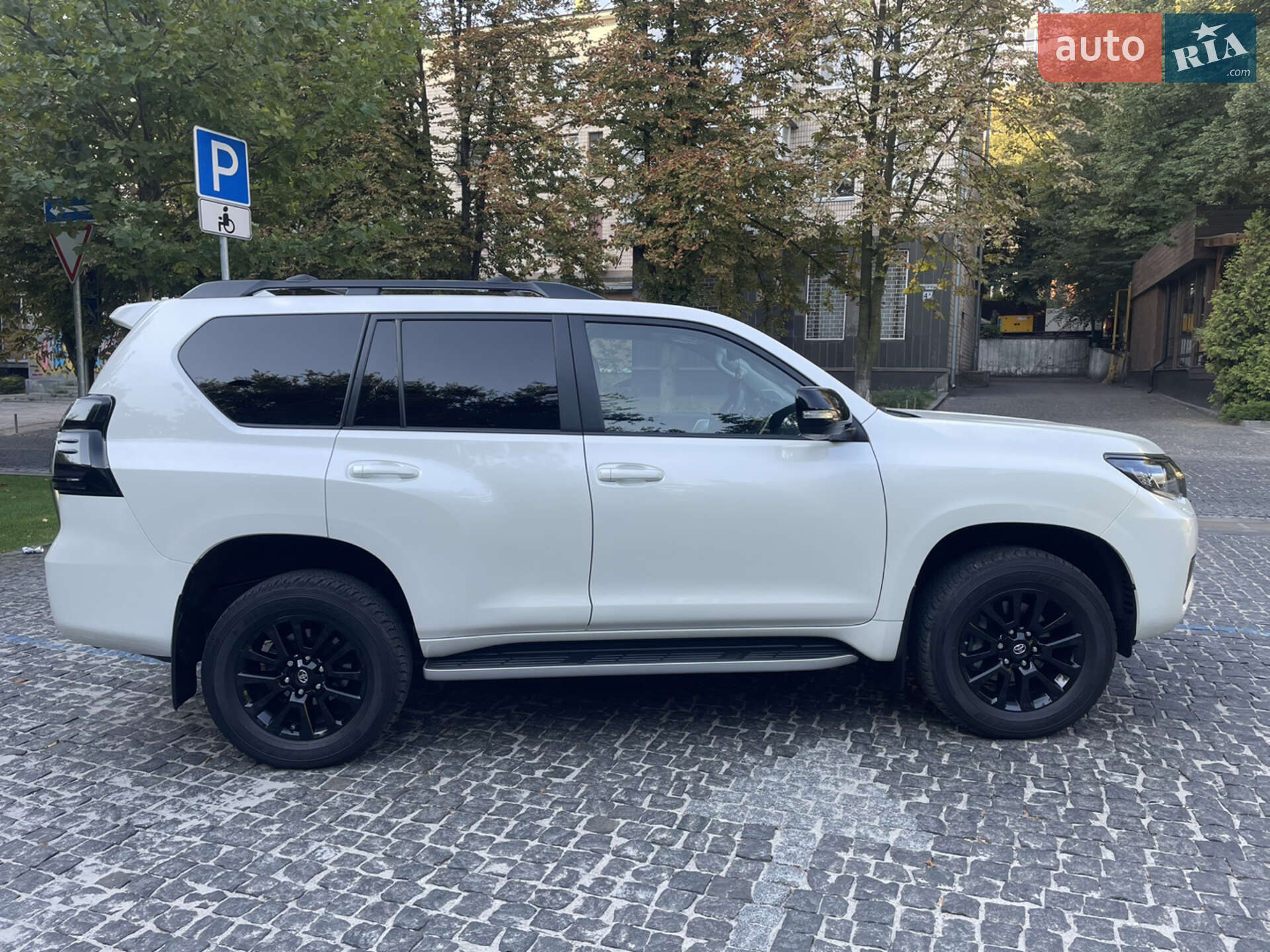 Toyota Land Cruiser Prado 2020 VIN JTEBU3FJ90K195577 фото оголошення 8 з 13