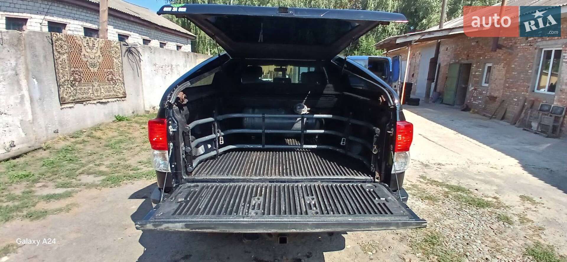 Toyota Tundra 2010 VIN 5TFHY5F10AX139210 фото оголошення 2 з 13