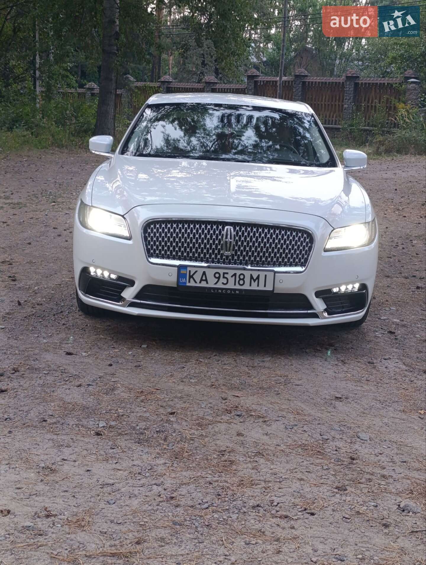 Lincoln Continental 2019 VIN 1LN6L9PK2L5602141 фото оголошення 3 з 36