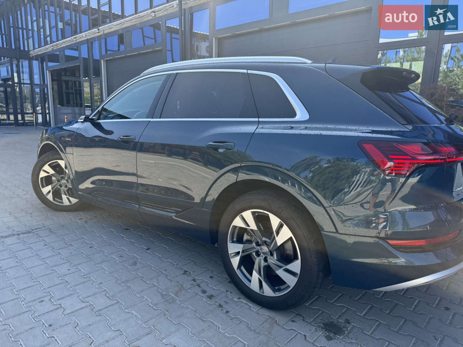 Audi e-tron 2020 VIN WAUZZZGE1LB039866 фото оголошення 7 з 18