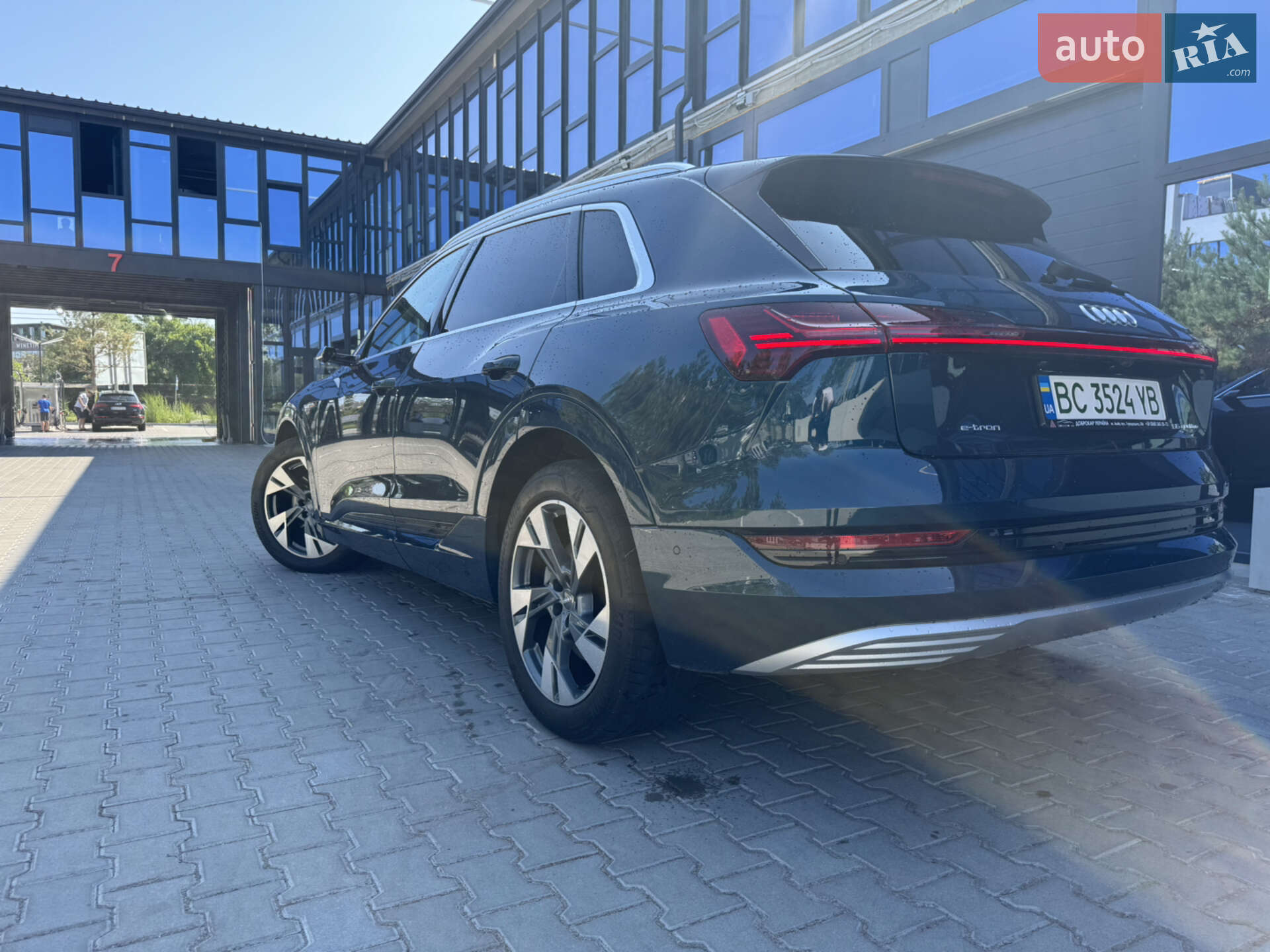 Audi e-tron 2020 VIN WAUZZZGE1LB039866 фото оголошення 8 з 18