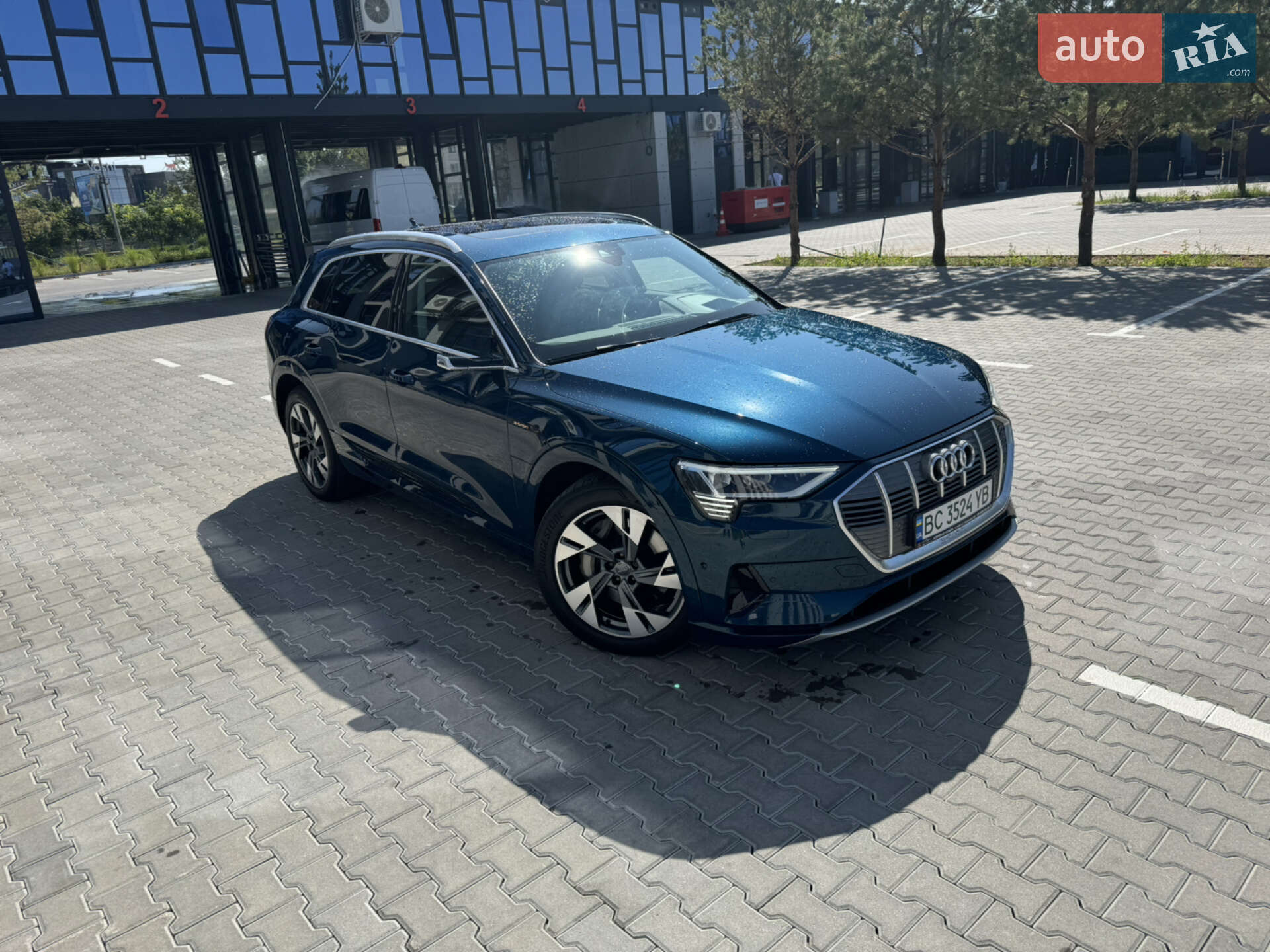 Audi e-tron 2020 VIN WAUZZZGE1LB039866 фото оголошення 3 з 18