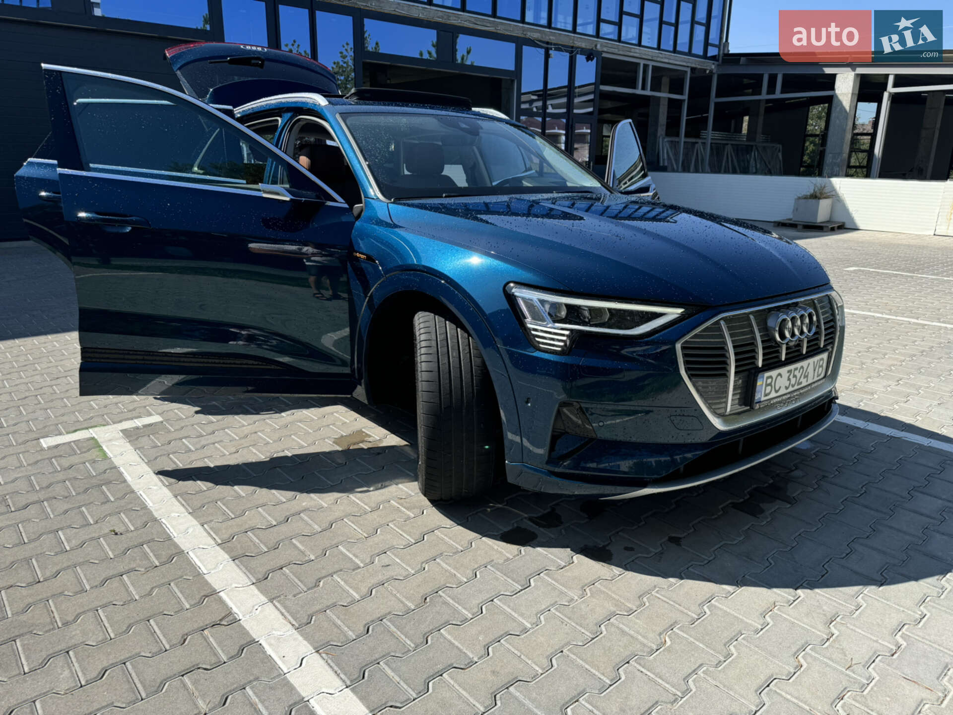 Audi e-tron 2020 VIN WAUZZZGE1LB039866 фото оголошення 2 з 18