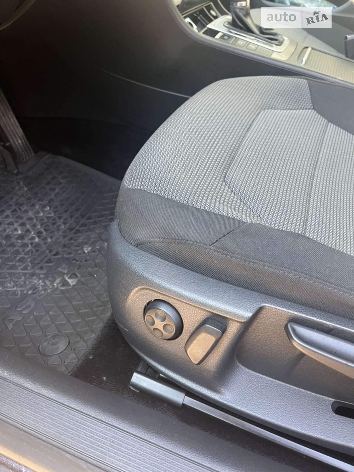 Volkswagen Passat 2011 VIN WVWZZZ3CZBE373717 фото оголошення 2 з 9