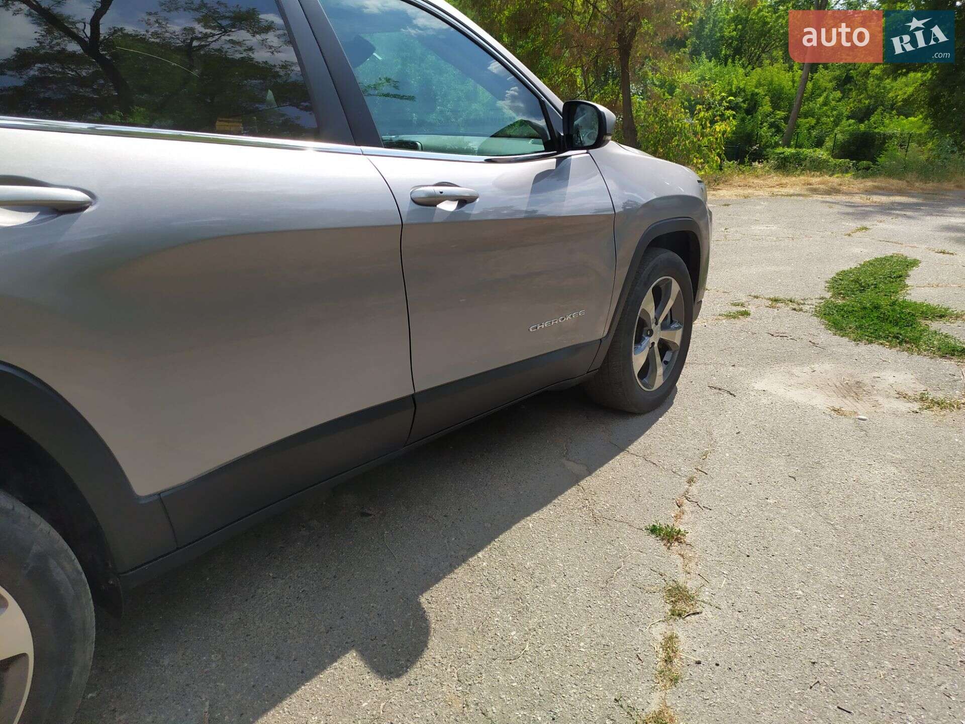 Jeep Cherokee 2019 VIN 1C4PJMDX9LD580260 фото оголошення 10 з 49