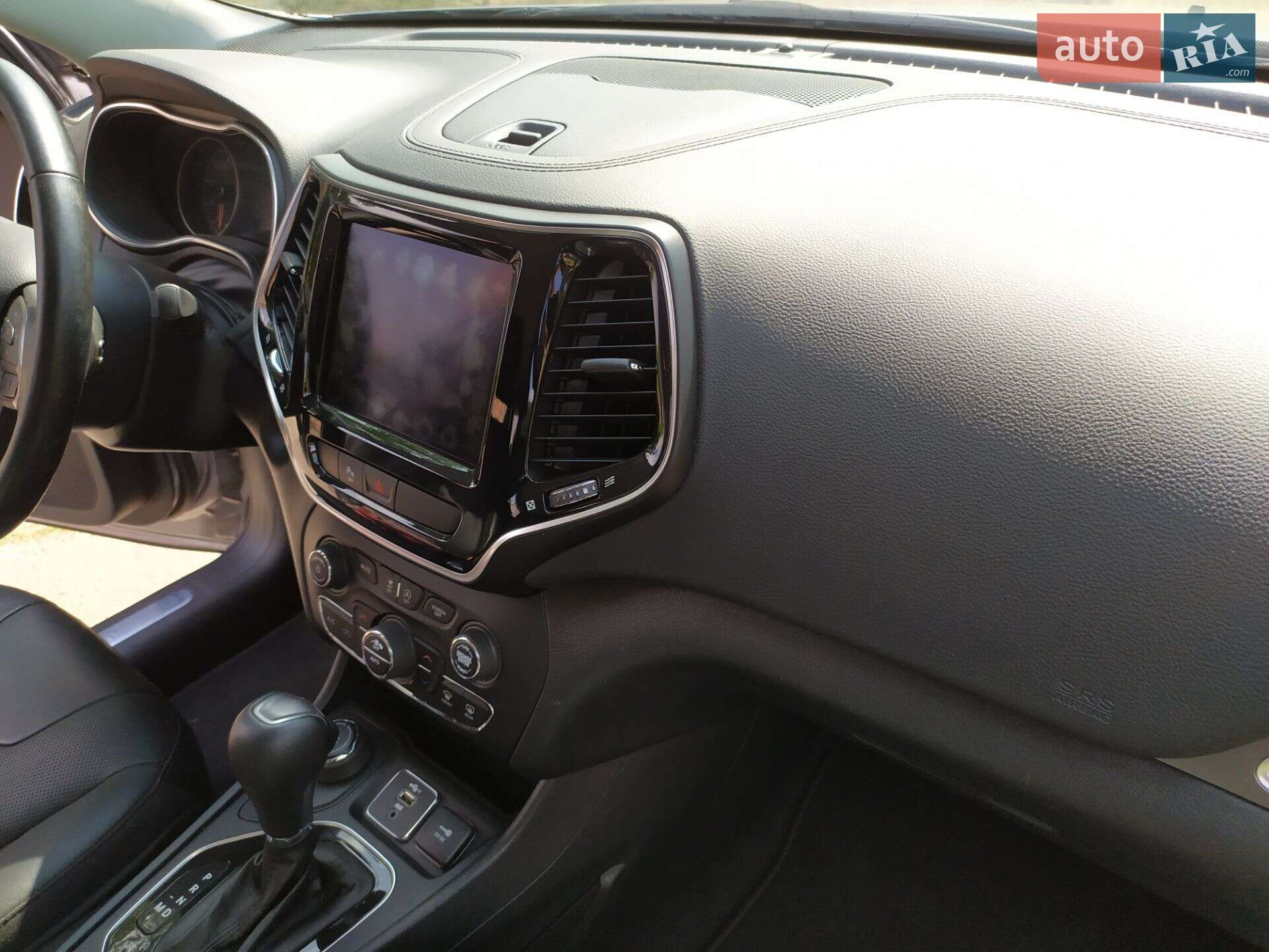 Jeep Cherokee 2019 VIN 1C4PJMDX9LD580260 фото оголошення 25 з 49