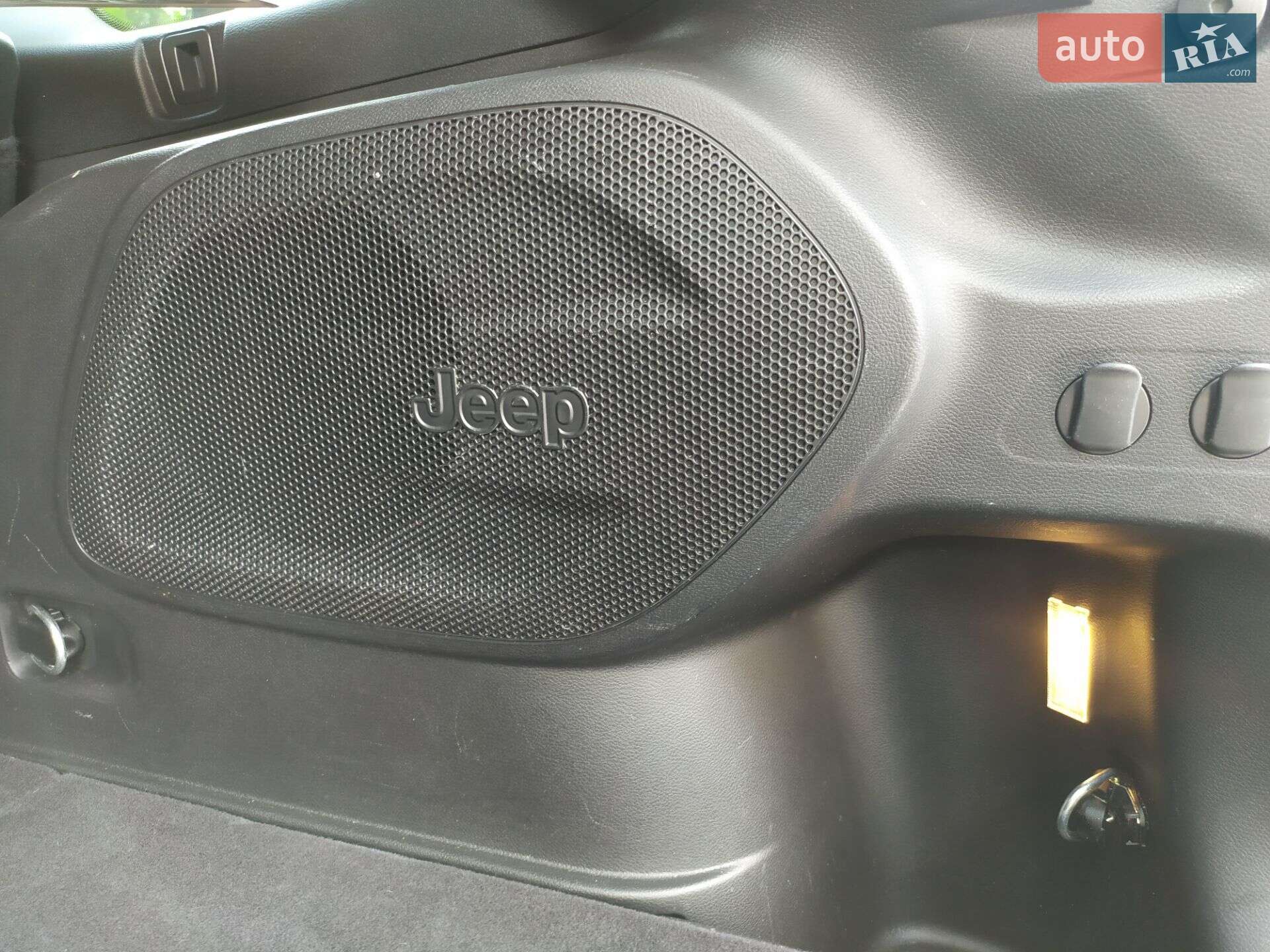 Jeep Cherokee 2019 VIN 1C4PJMDX9LD580260 фото оголошення 29 з 49