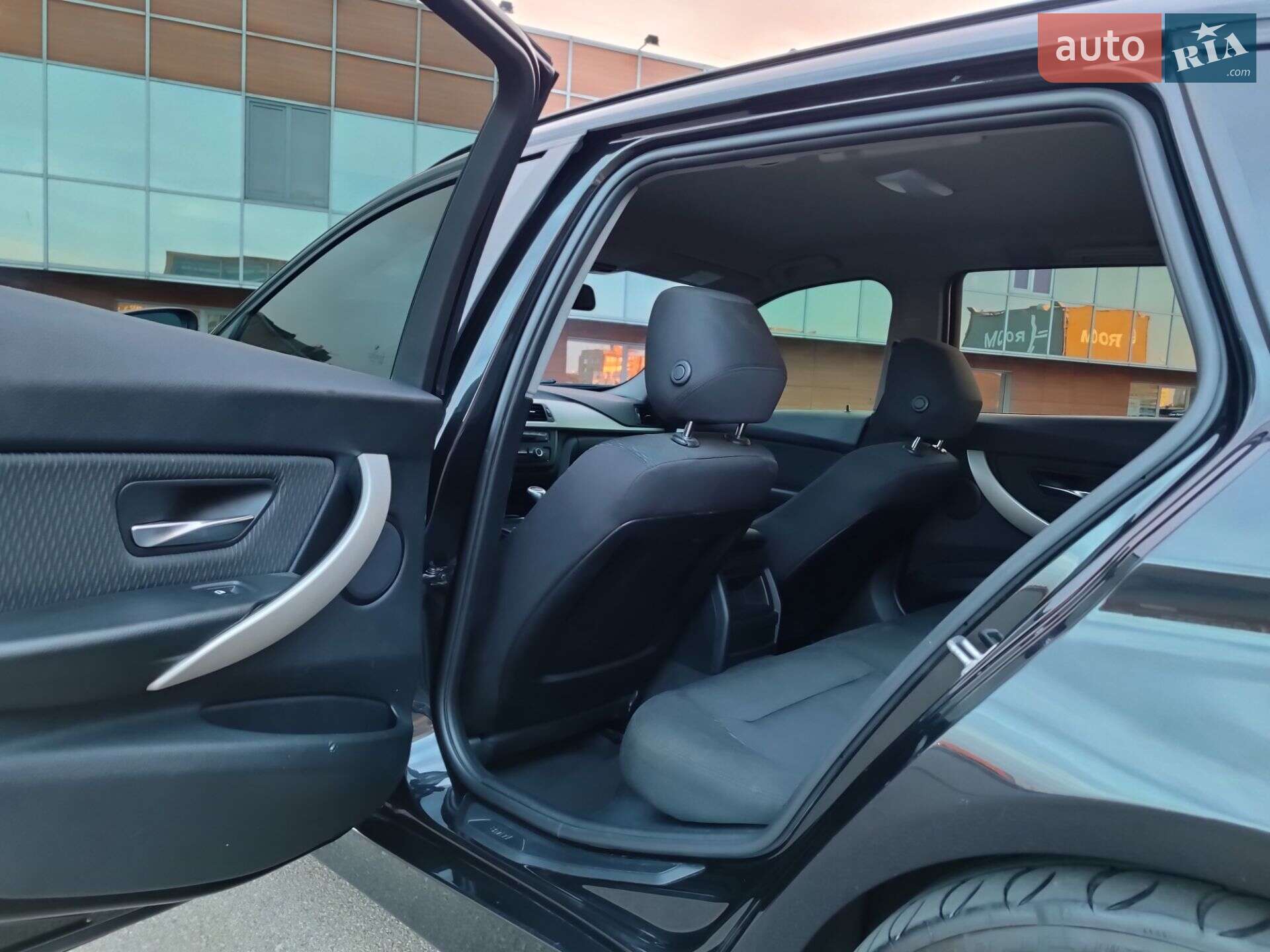 BMW 3 Series 2013 VIN WBA3K11010F824885 фото оголошення 30 з 57