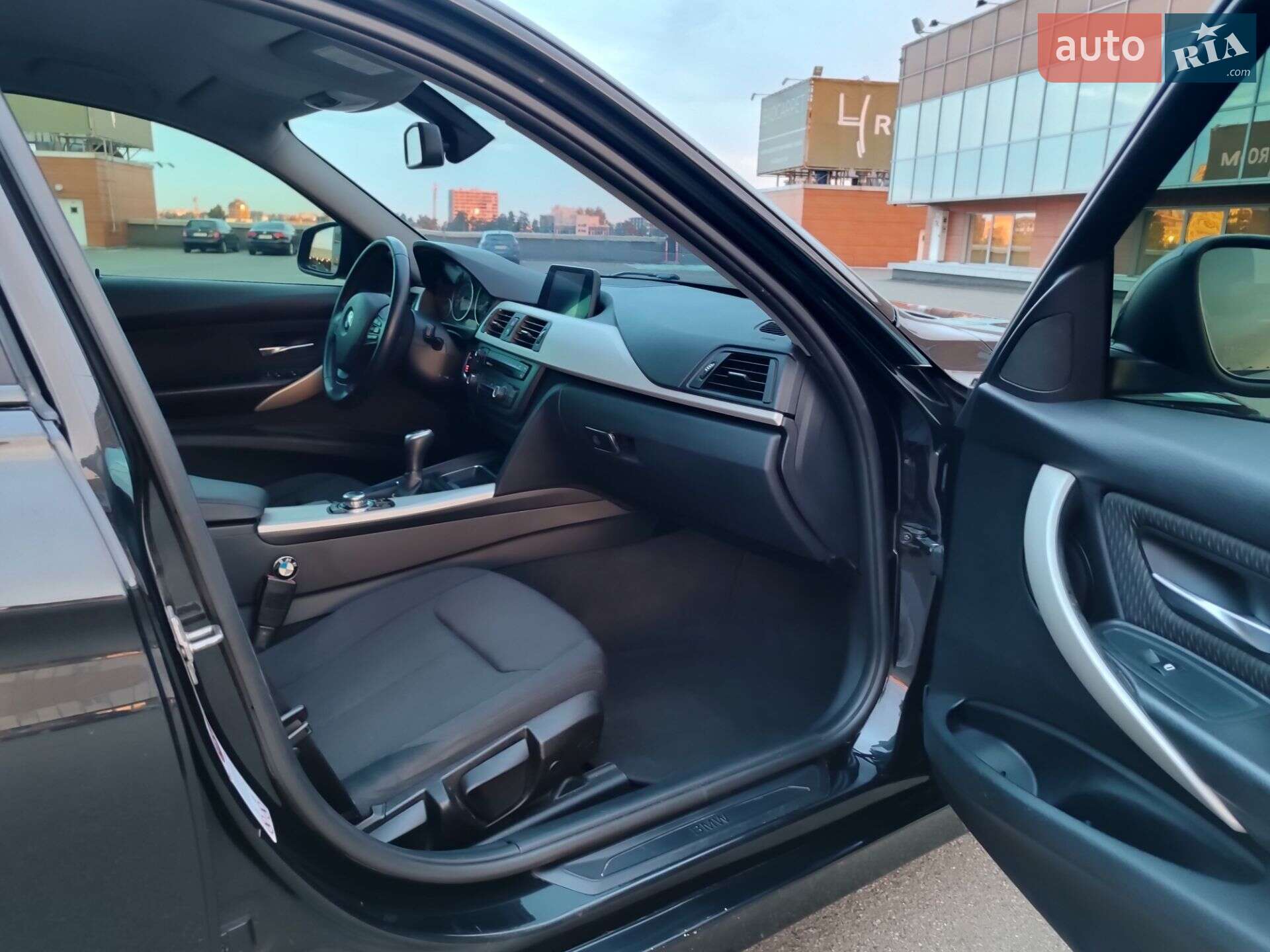 BMW 3 Series 2013 VIN WBA3K11010F824885 фото оголошення 31 з 57