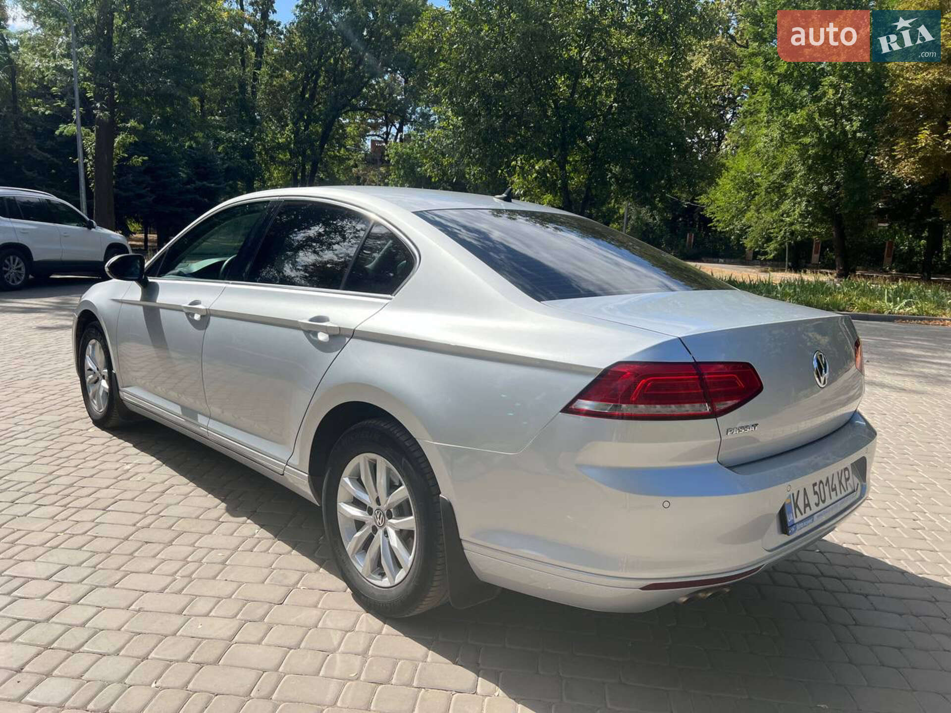 Volkswagen Passat 2018 VIN WVWZZZ3CZKE017306 фото оголошення 12 з 44