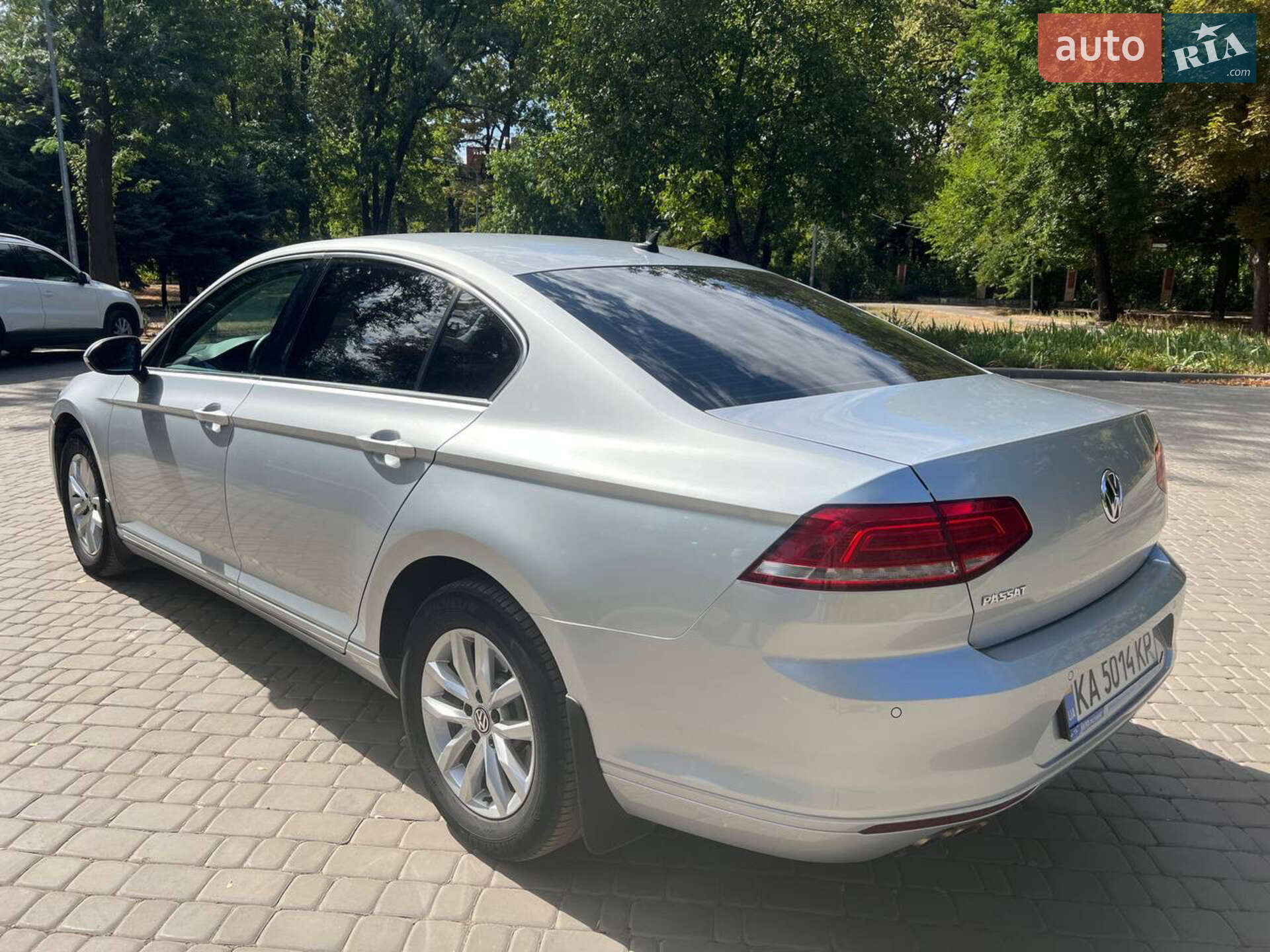 Volkswagen Passat 2018 VIN WVWZZZ3CZKE017306 фото оголошення 14 з 44