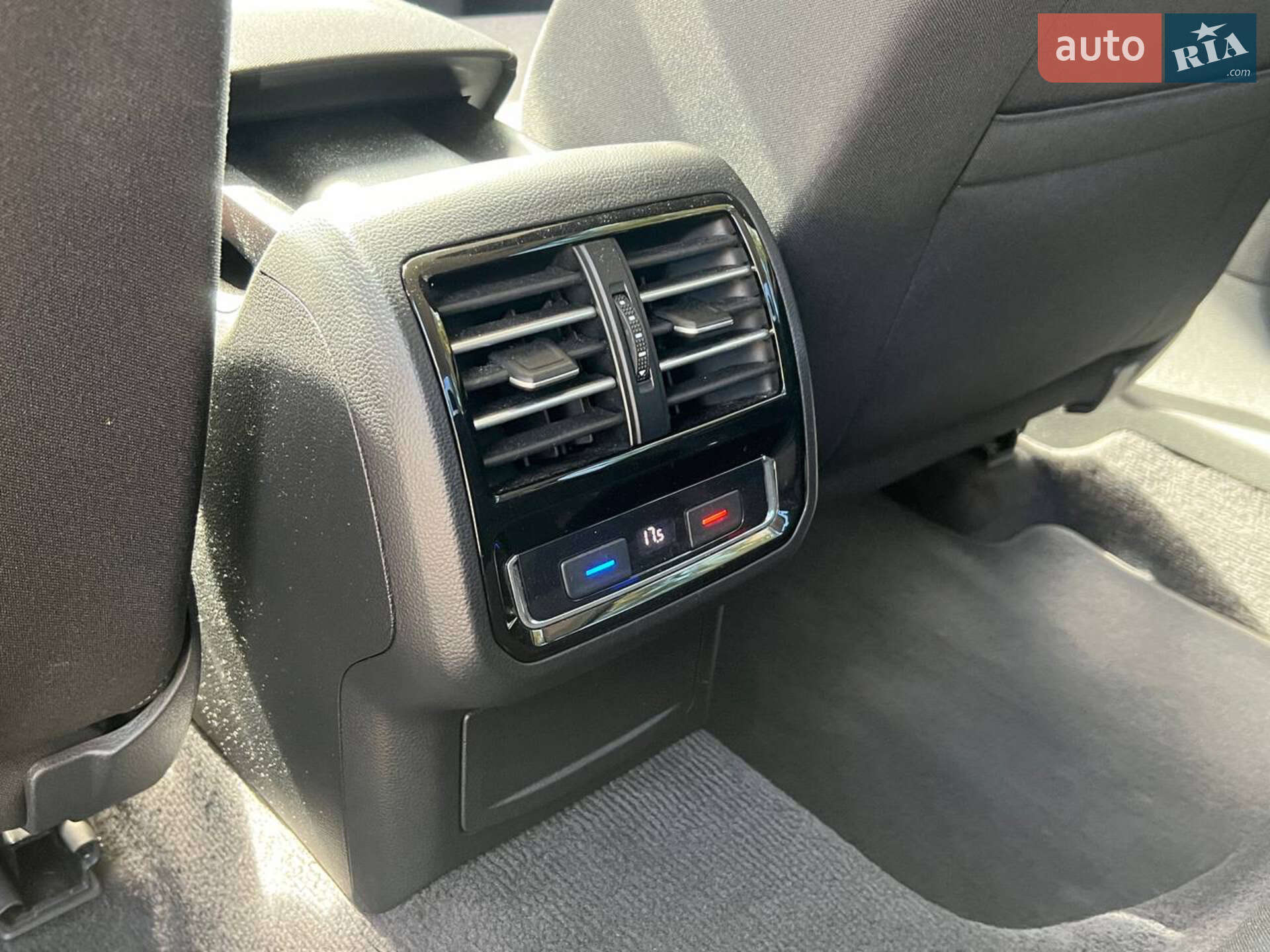 Volkswagen Passat 2018 VIN WVWZZZ3CZKE017306 фото оголошення 28 з 44
